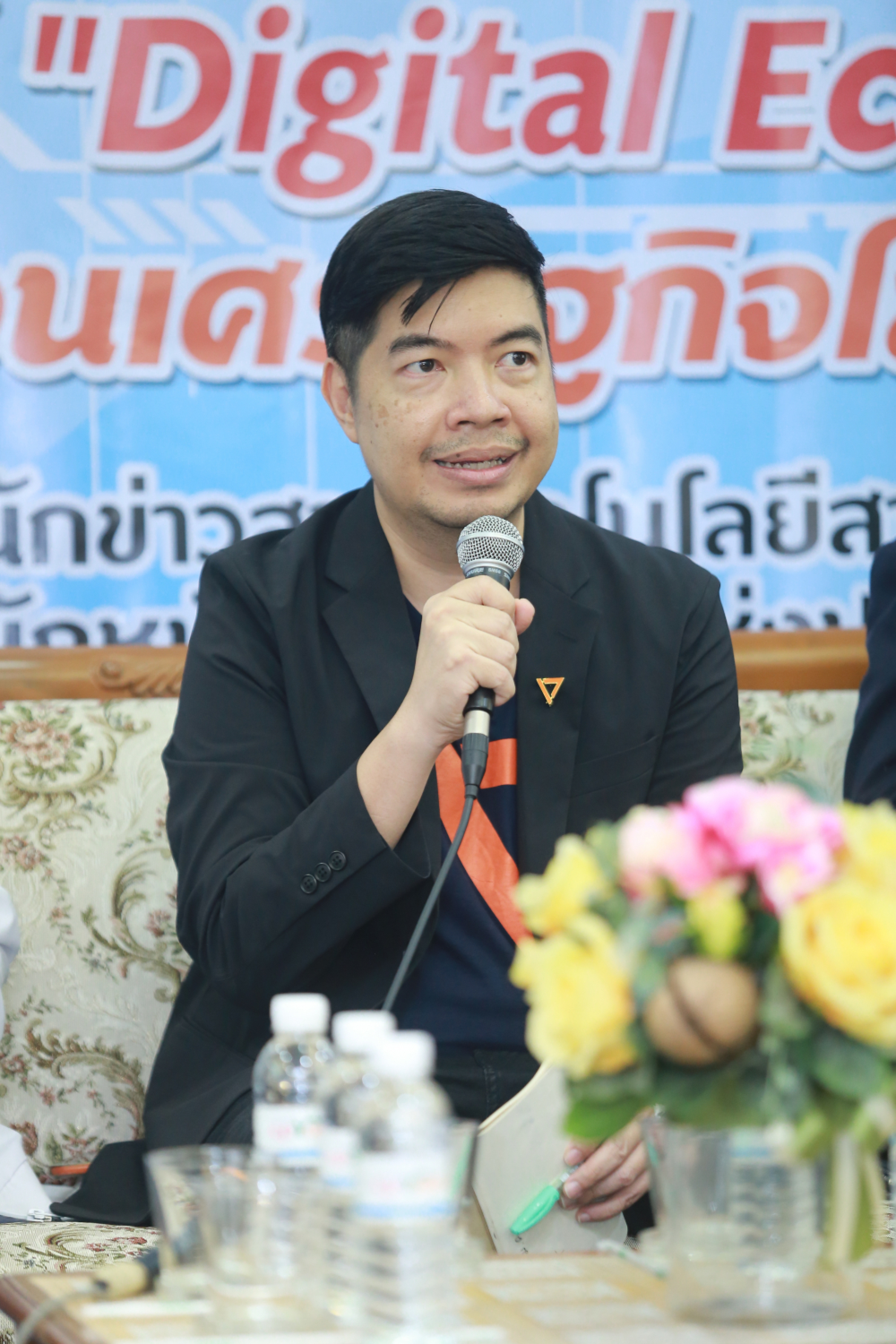 Parties vow  to get behind digital drive
