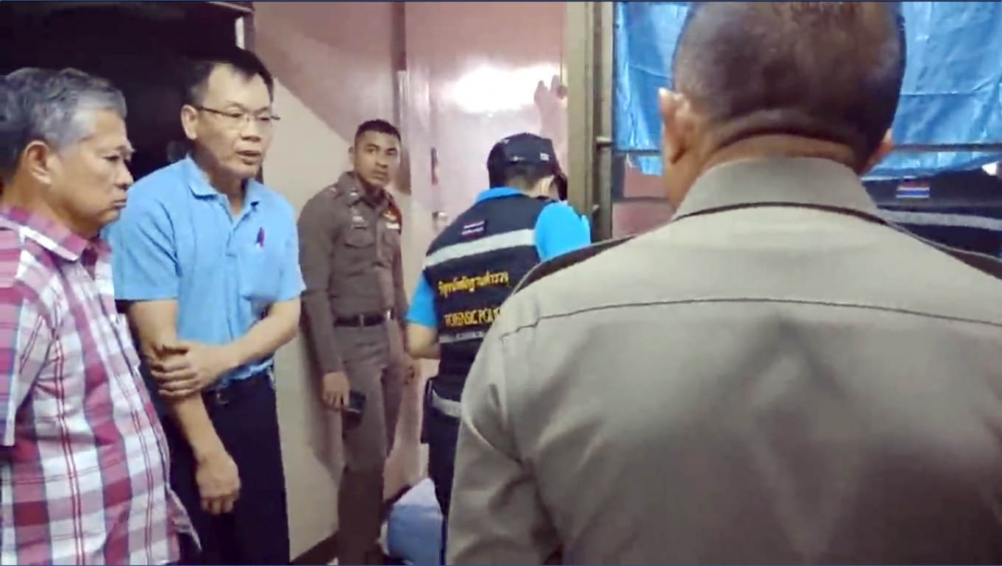 Pathum Thani schoolgirl changes Facebook profile, shoots herself