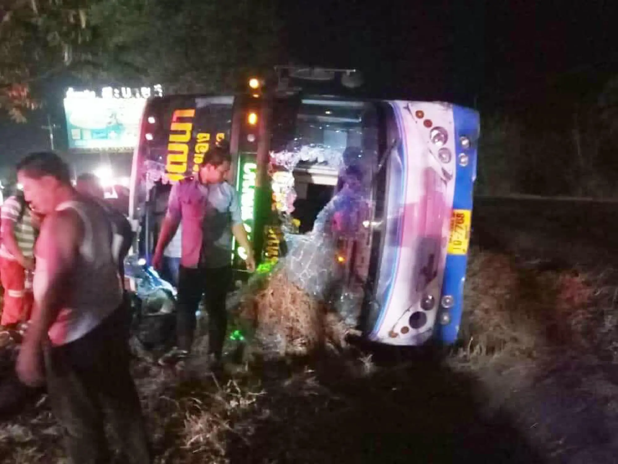 Bus flips in Nakhon Ratchasima, 31 hurt