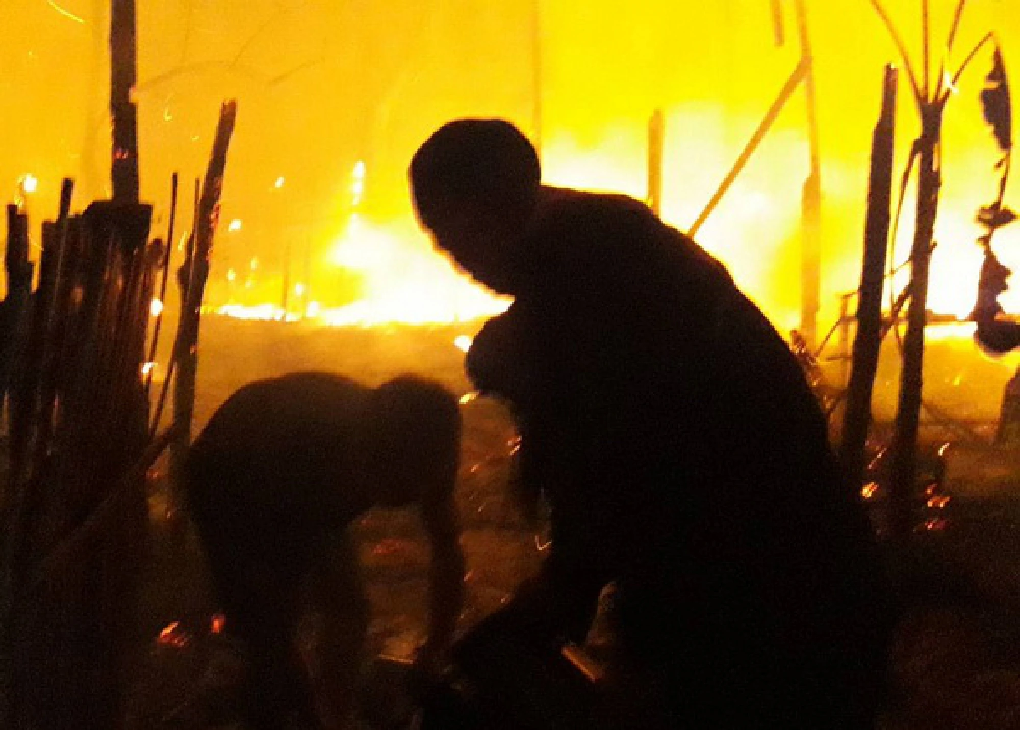 Fire damages Myanmar refugee houses in Mae Hong Son