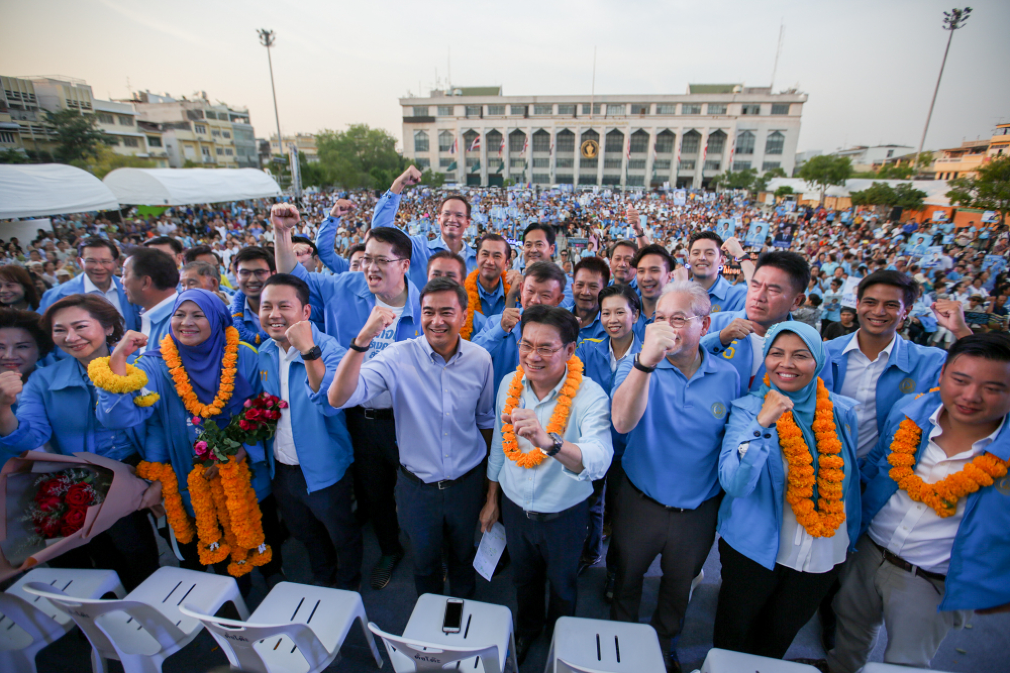 Final push to woo voters