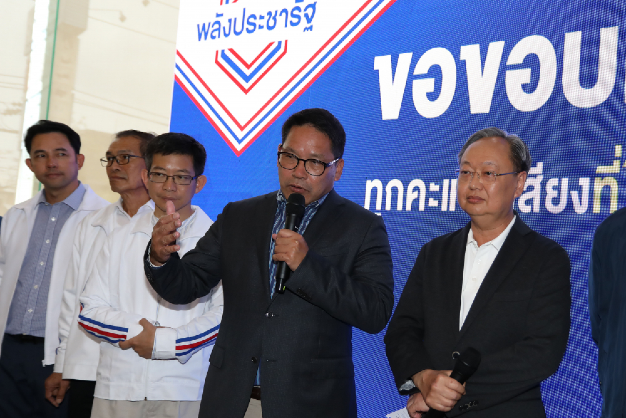 Race to muster coalition