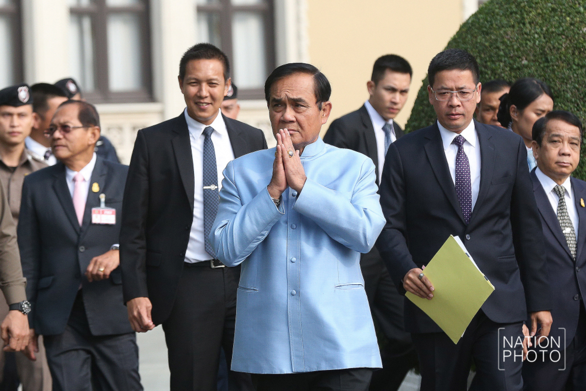 Following one’s dreams is like flying a kite, says Prayut