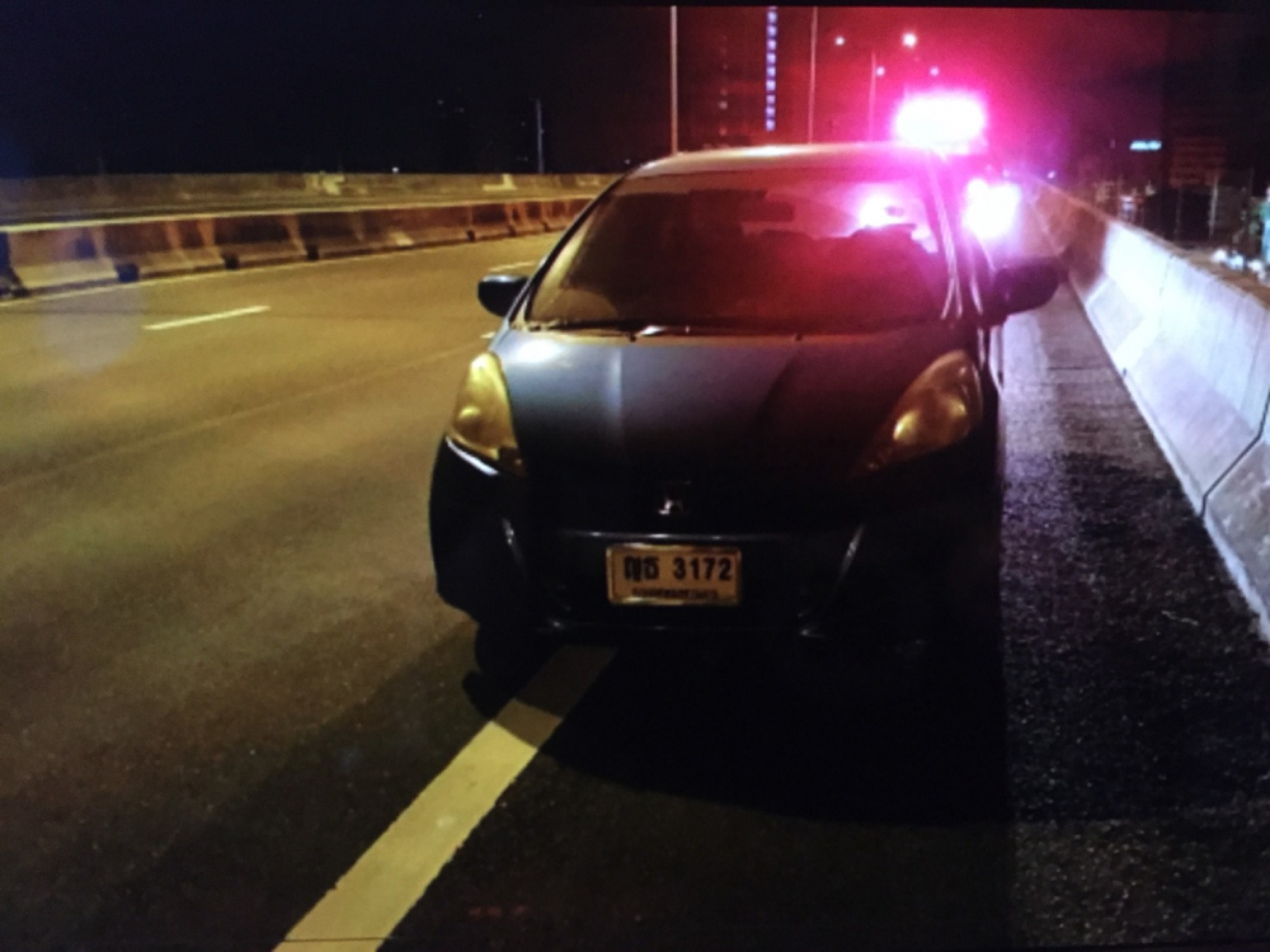 Clothes vendor jumps to her death from expressway