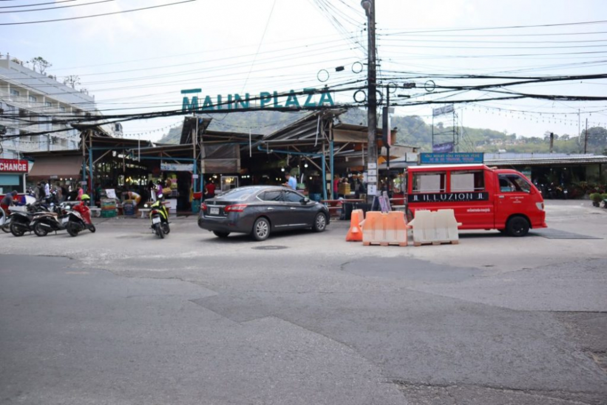 Patong taxi driver suspects arrested after tourist assaulted