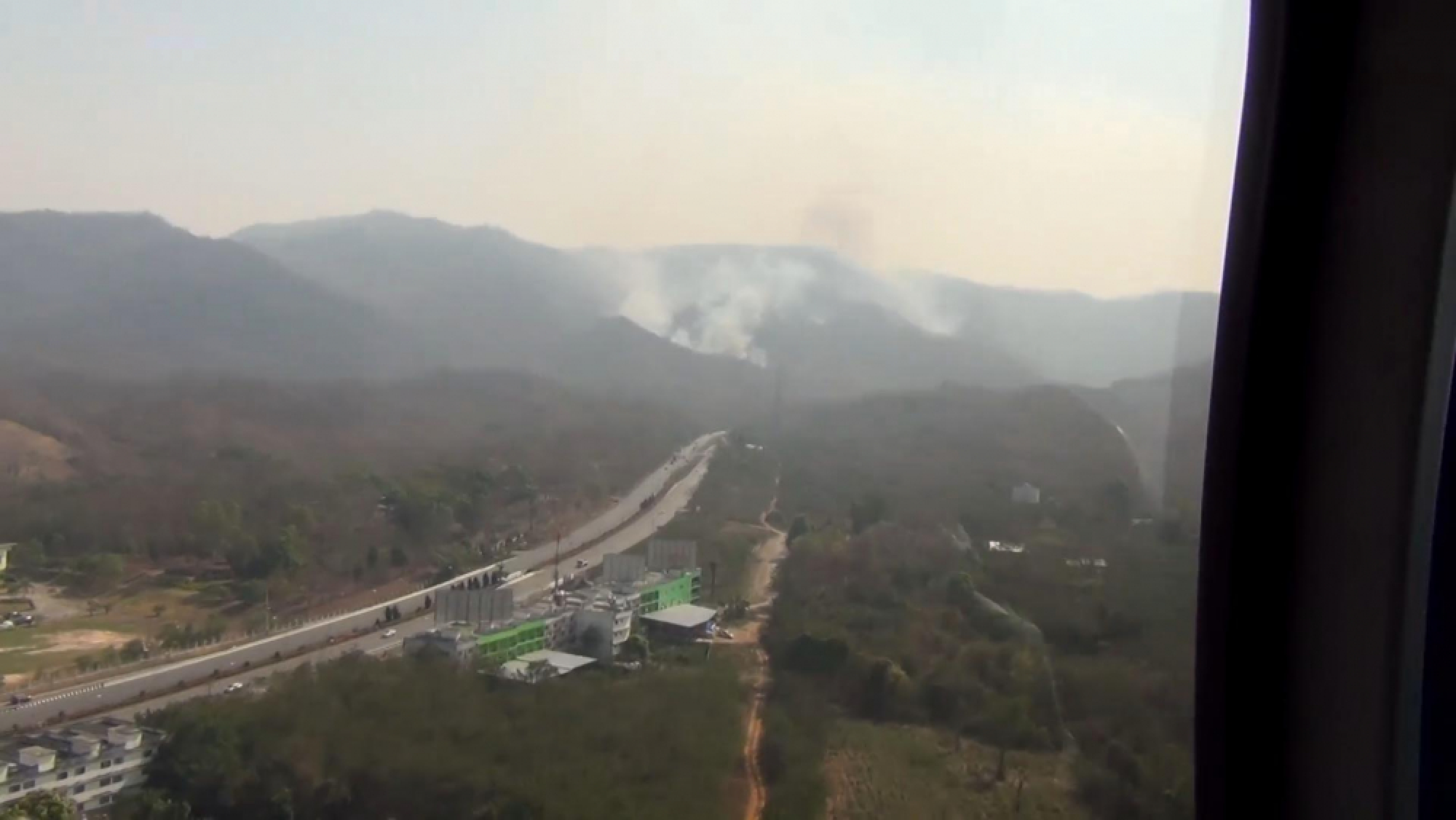 Multiple fires speed through Lampang’s mountains