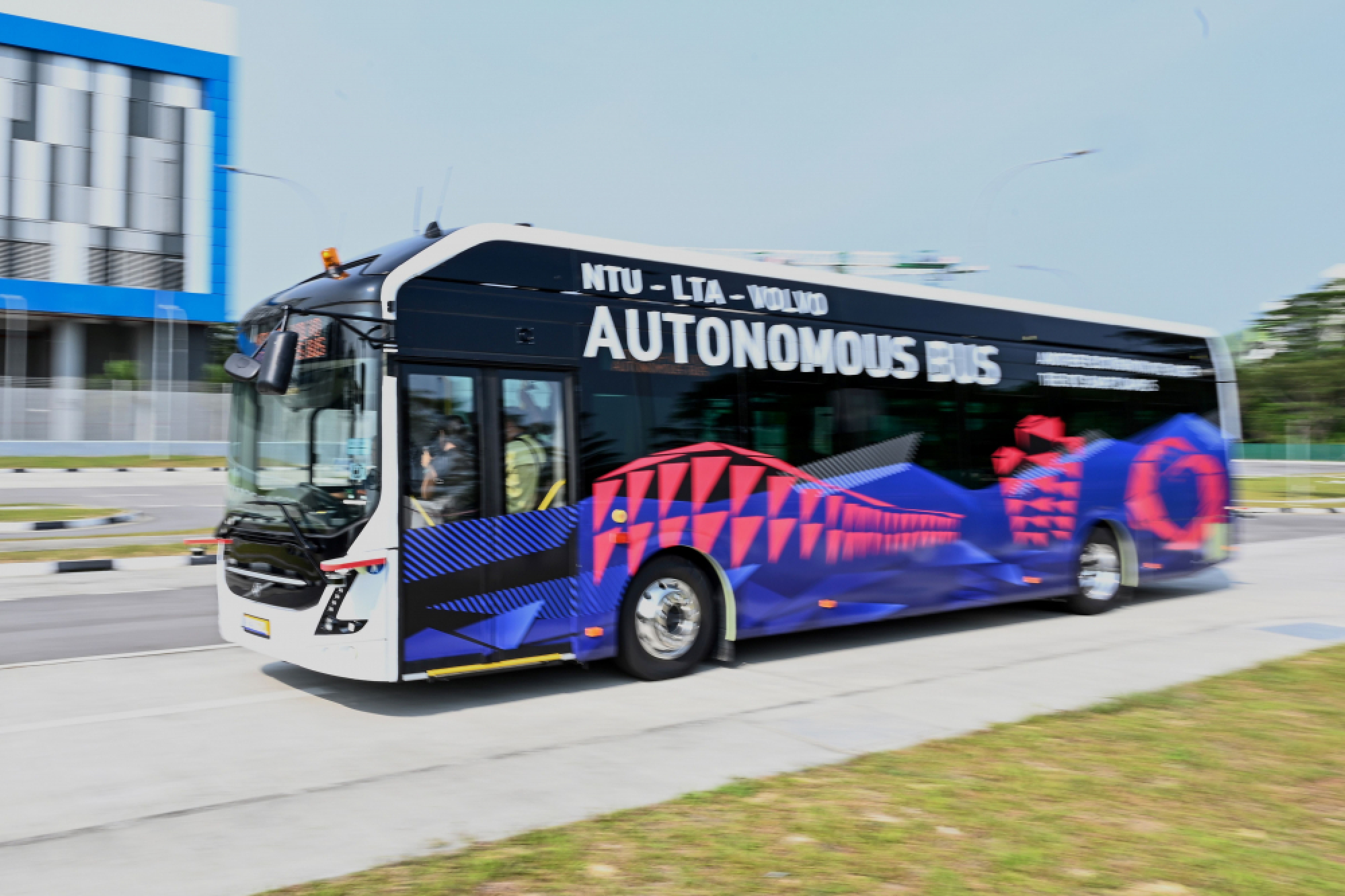 Volvo unveils driverless electric bus in Singapore