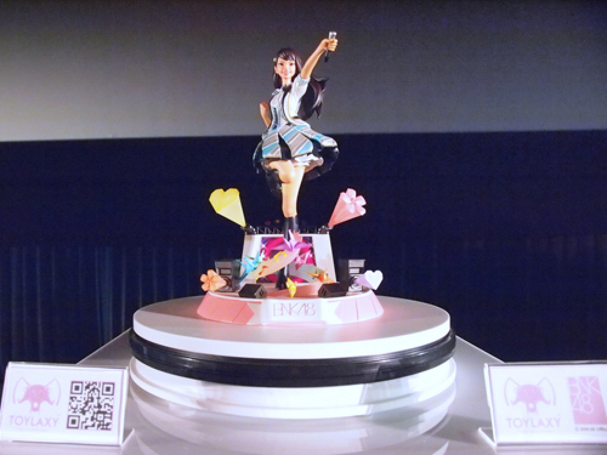 Idols spread their wings