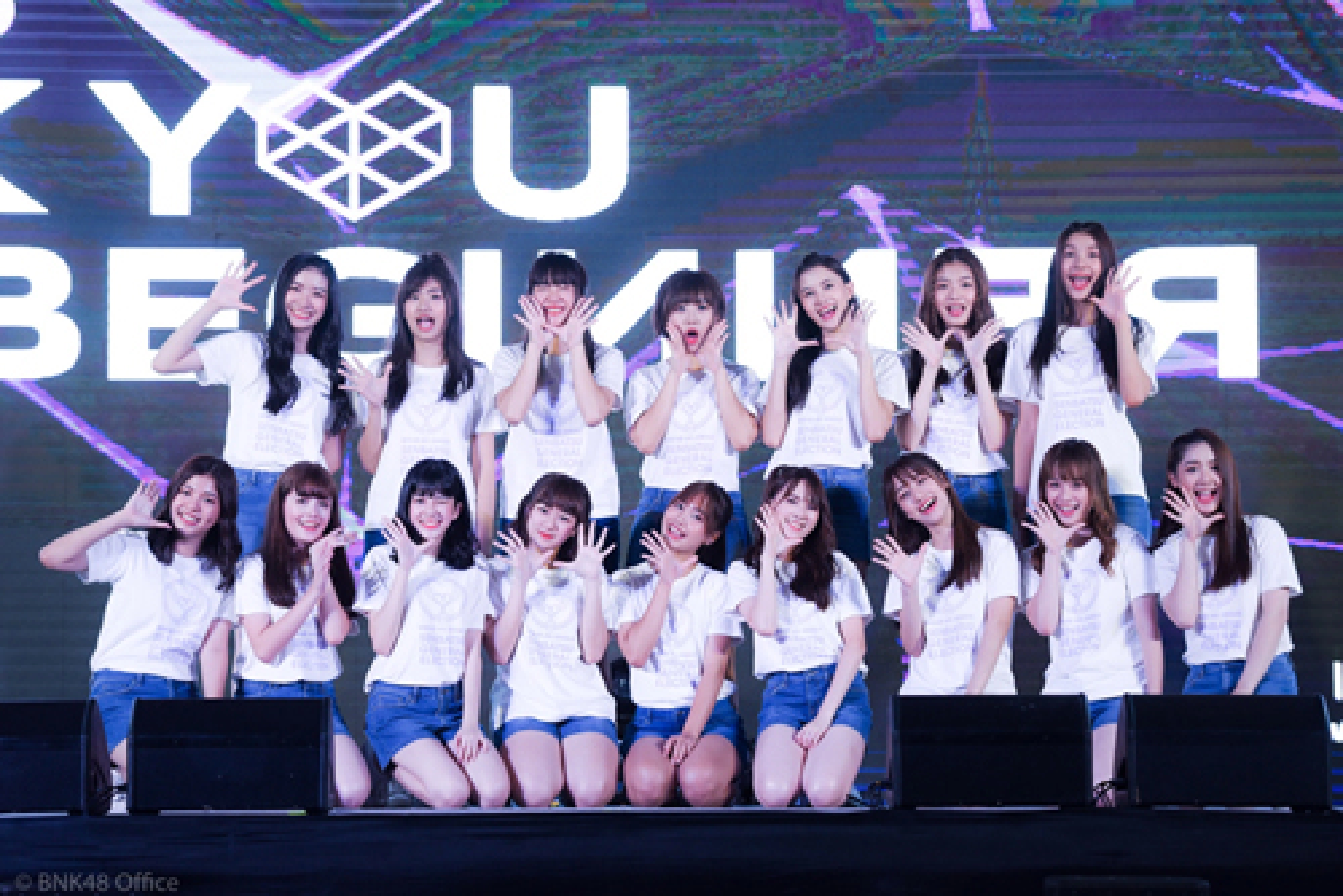 Idols spread their wings