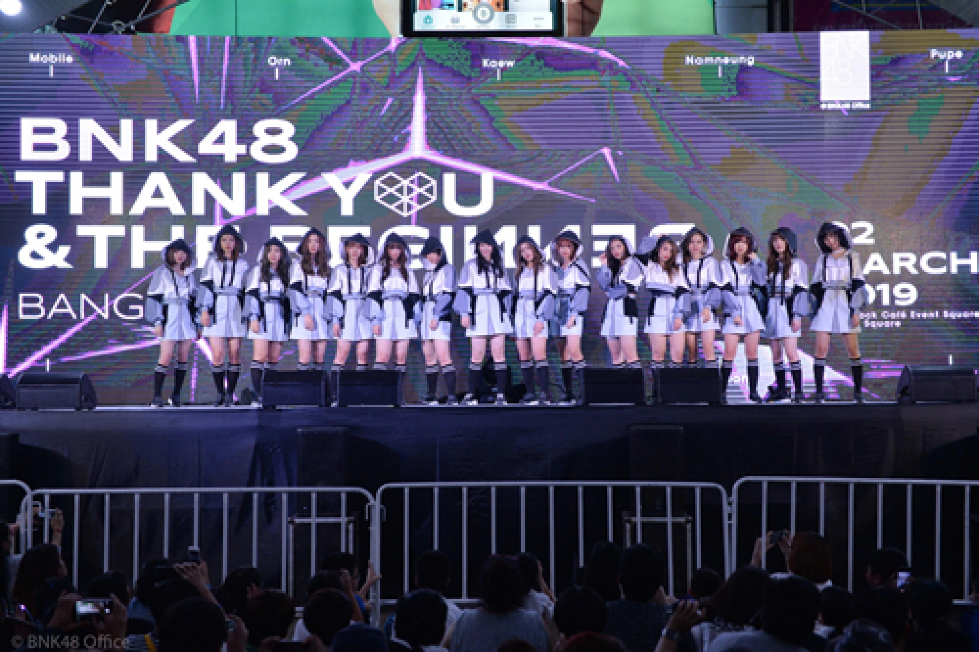 Idols spread their wings