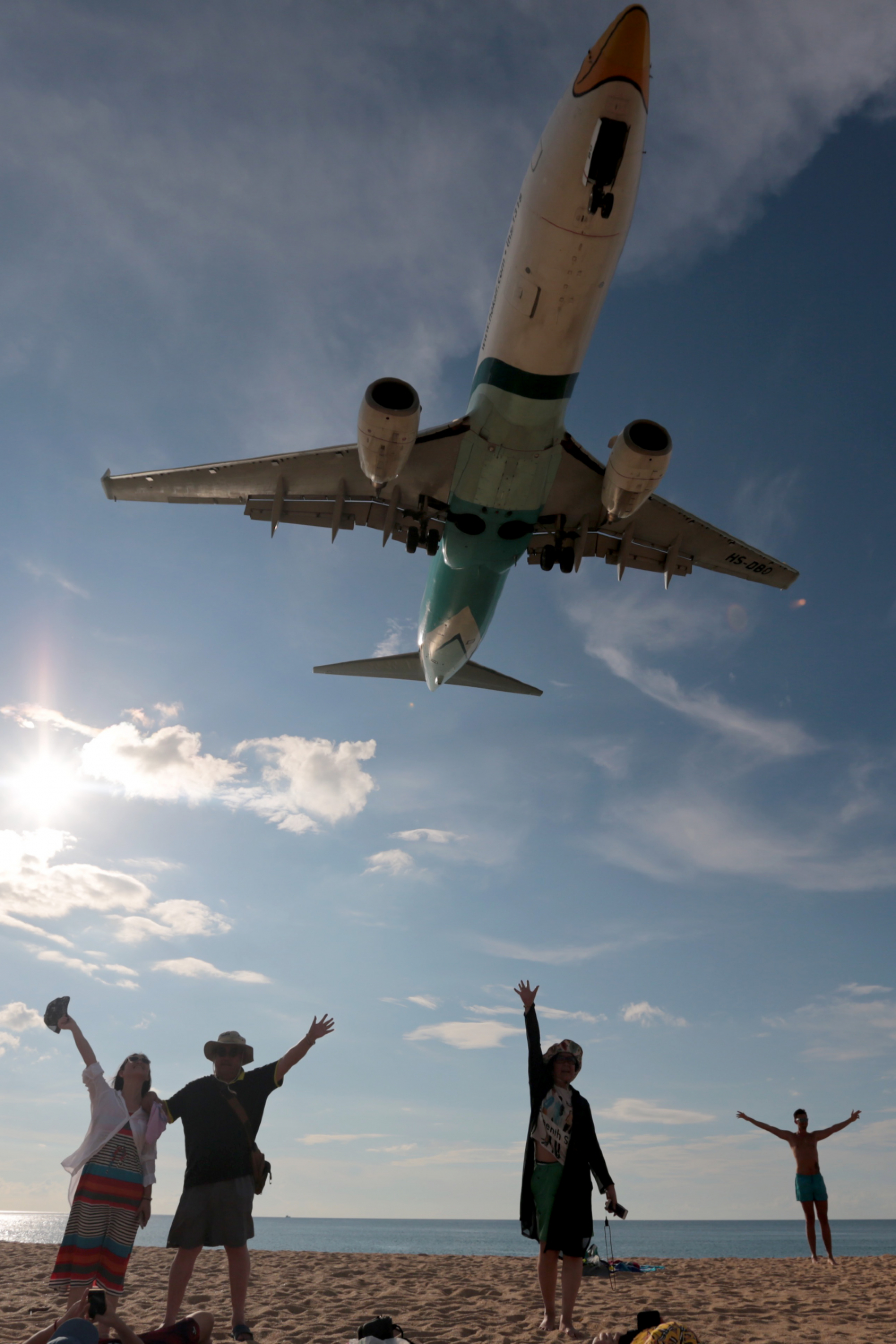 Phuket moves to ban famous aircraft photos from beach