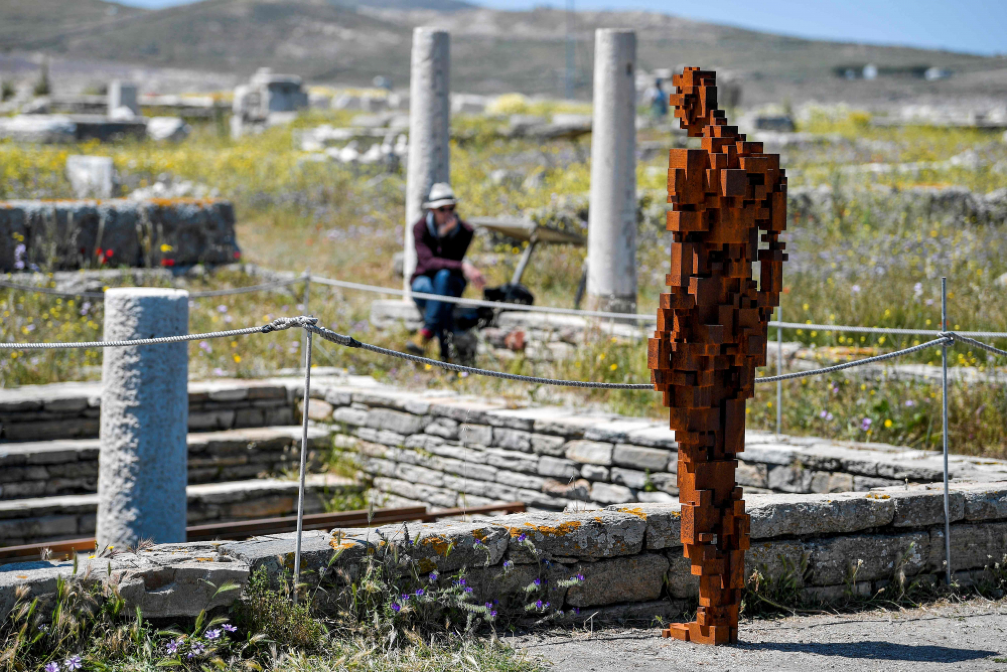 Modern sculpture meets ancient Greece