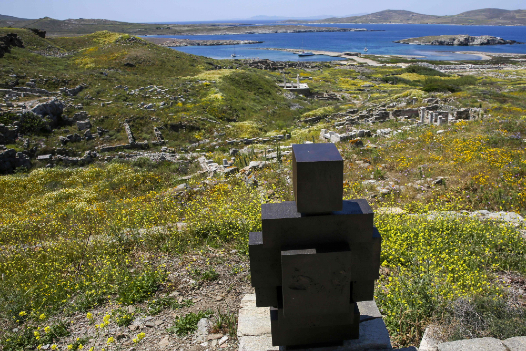 Modern sculpture meets ancient Greece