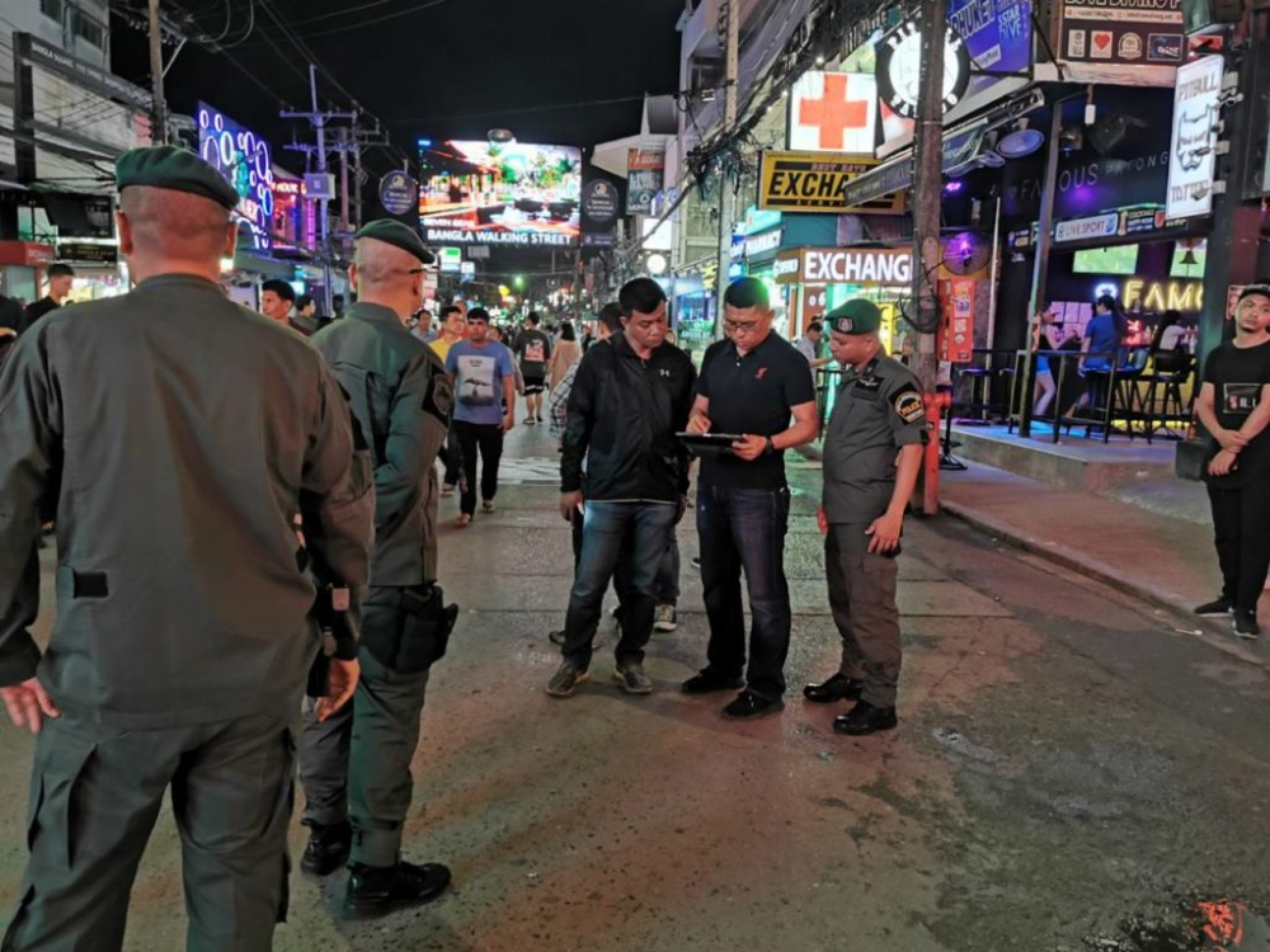 Suspect charged with murder after stabbing at Patong restaurant