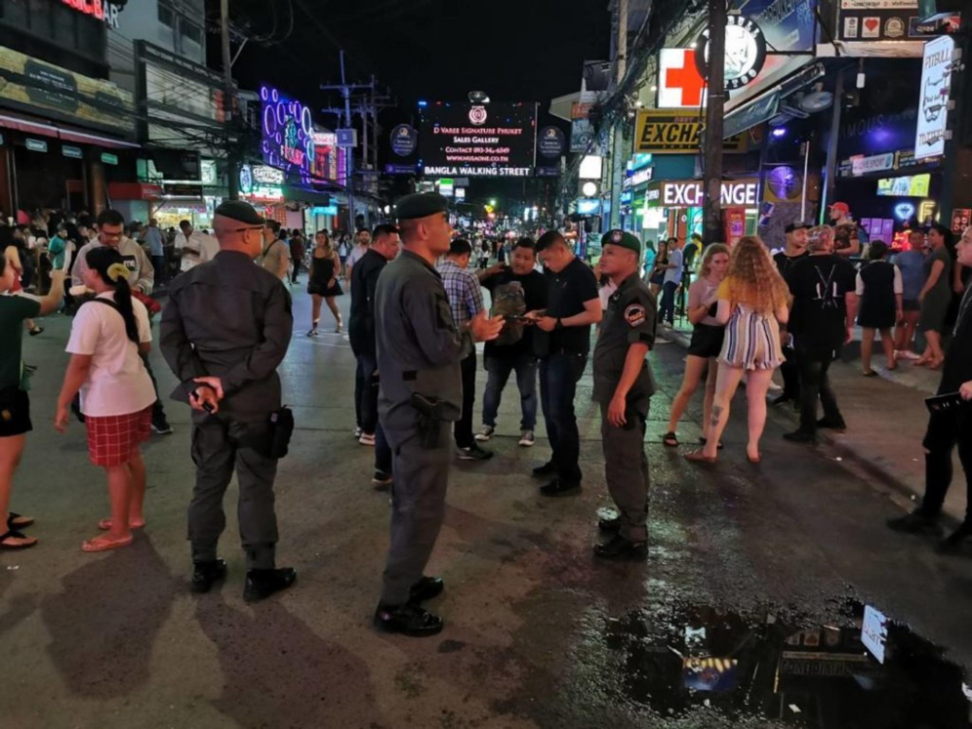 Suspect charged with murder after stabbing at Patong restaurant