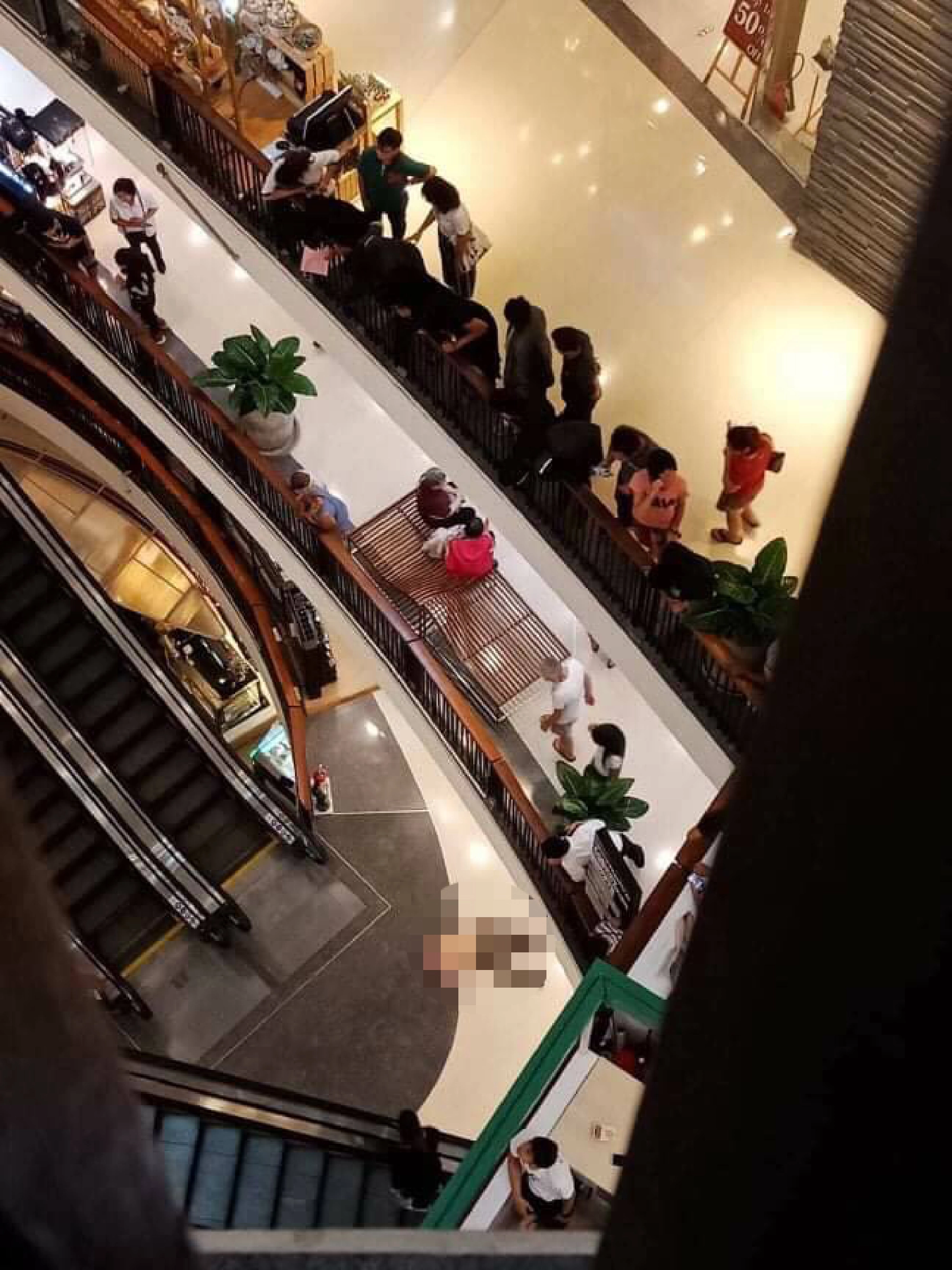 Foreigner jumps to death in Pattaya department store