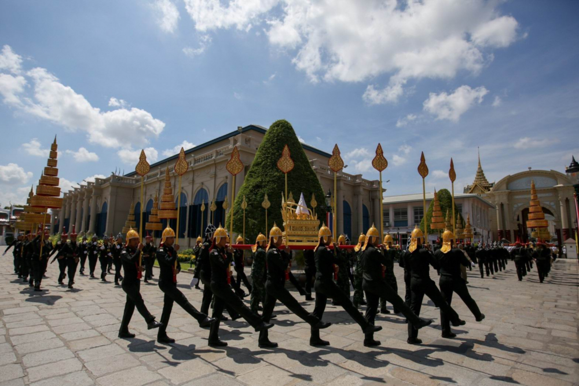 The first symbols of royal power