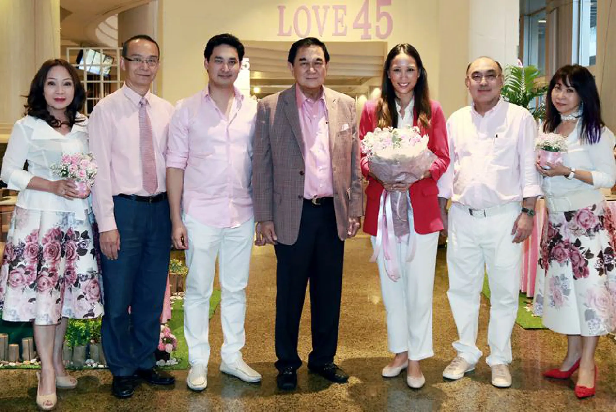 Pictured from left are Natveena Lomsap, General Manager Therdsak Pawitpanich, Vice Chairman Anakapol Ingkakul, Dr Aswin, CEO Laksameekan Ingkakul, Prinya Hongselertluck and Aoithip Maithong.