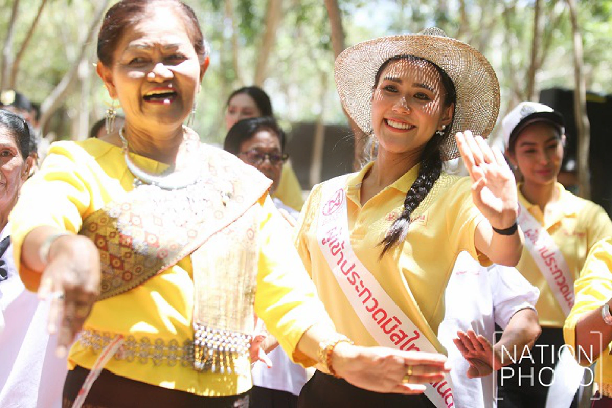 Miss Thailand contestants add beauty to beauty spots 