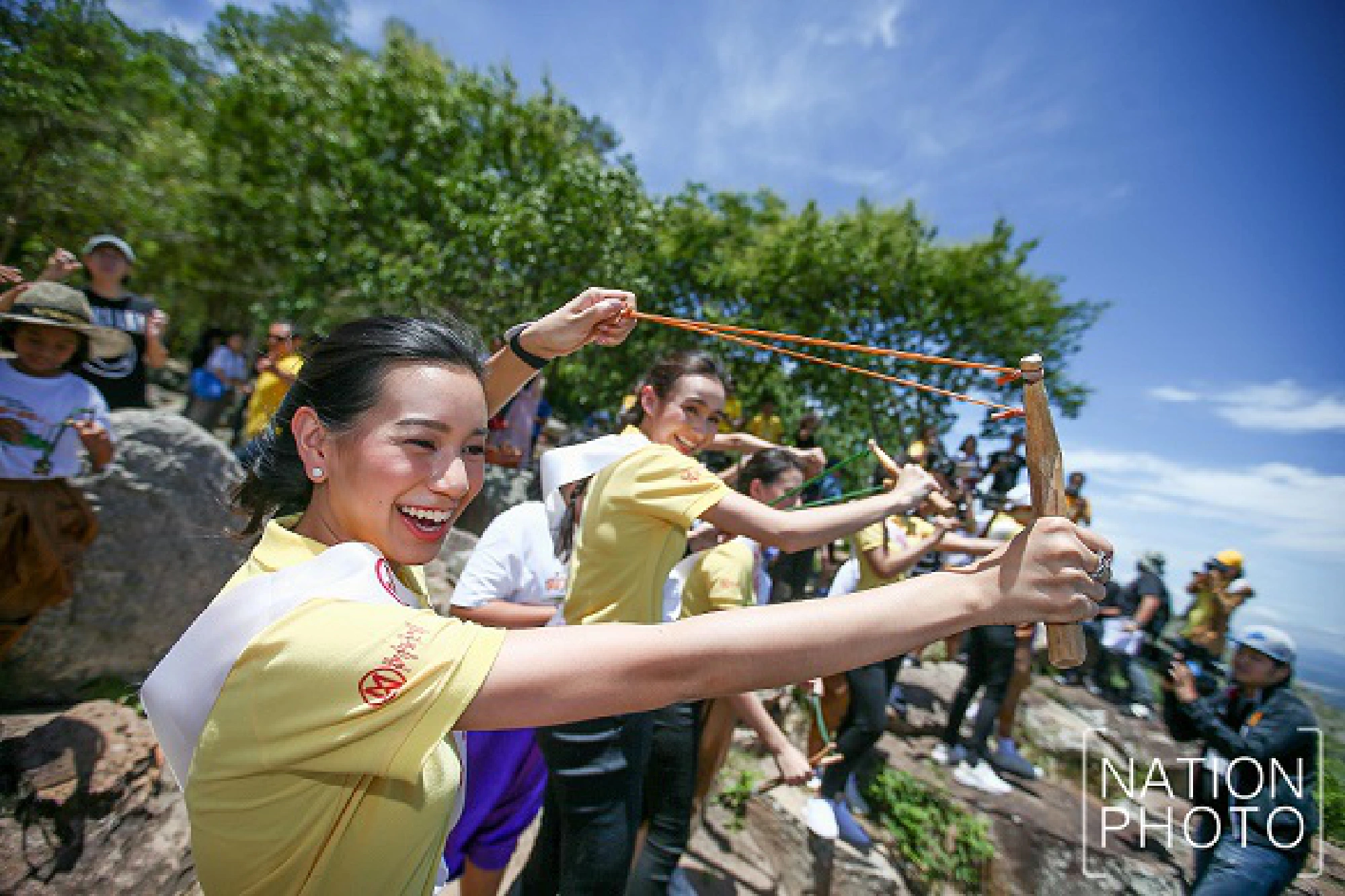 Miss Thailand contestants add beauty to beauty spots 