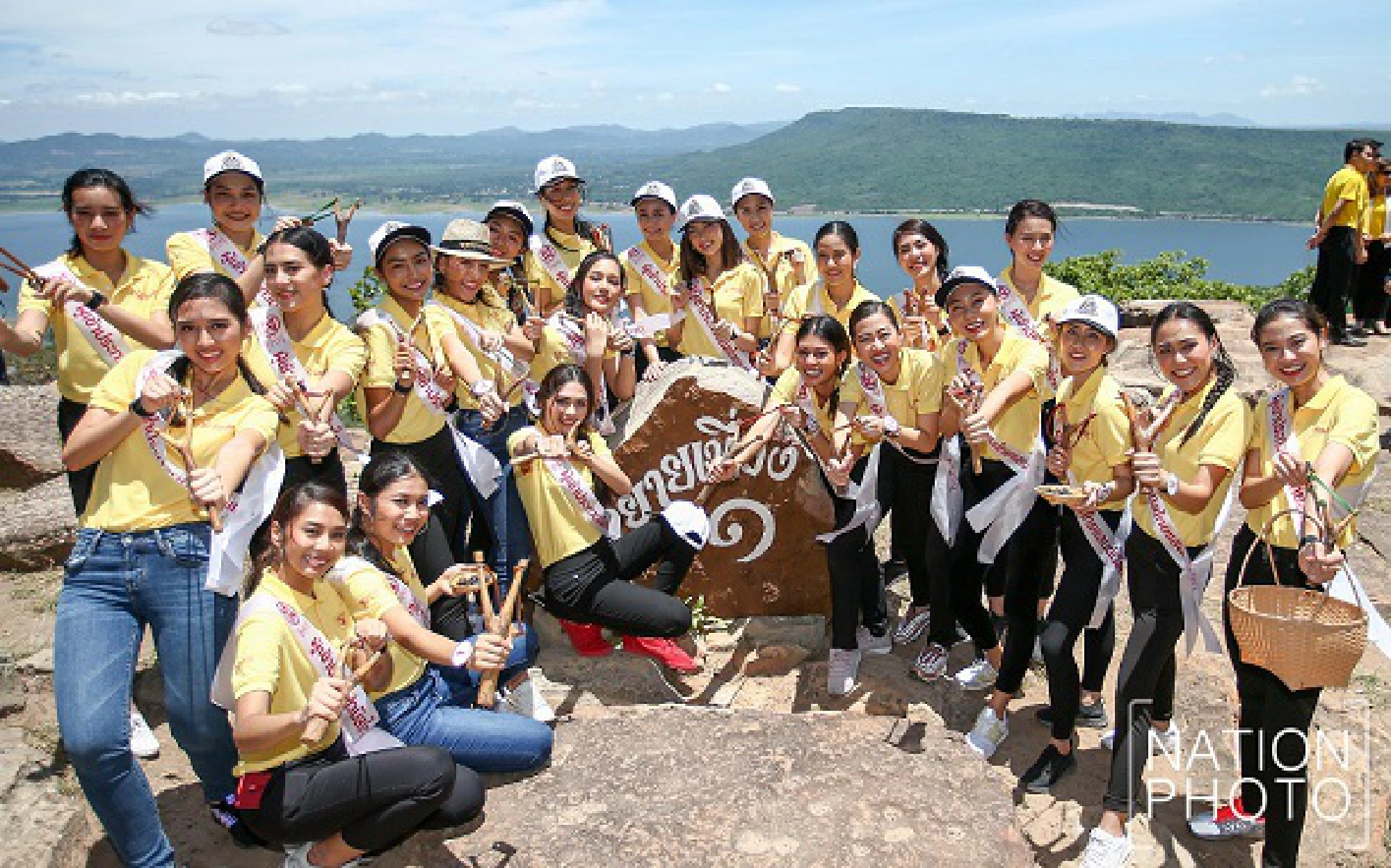 Miss Thailand contestants add beauty to beauty spots 