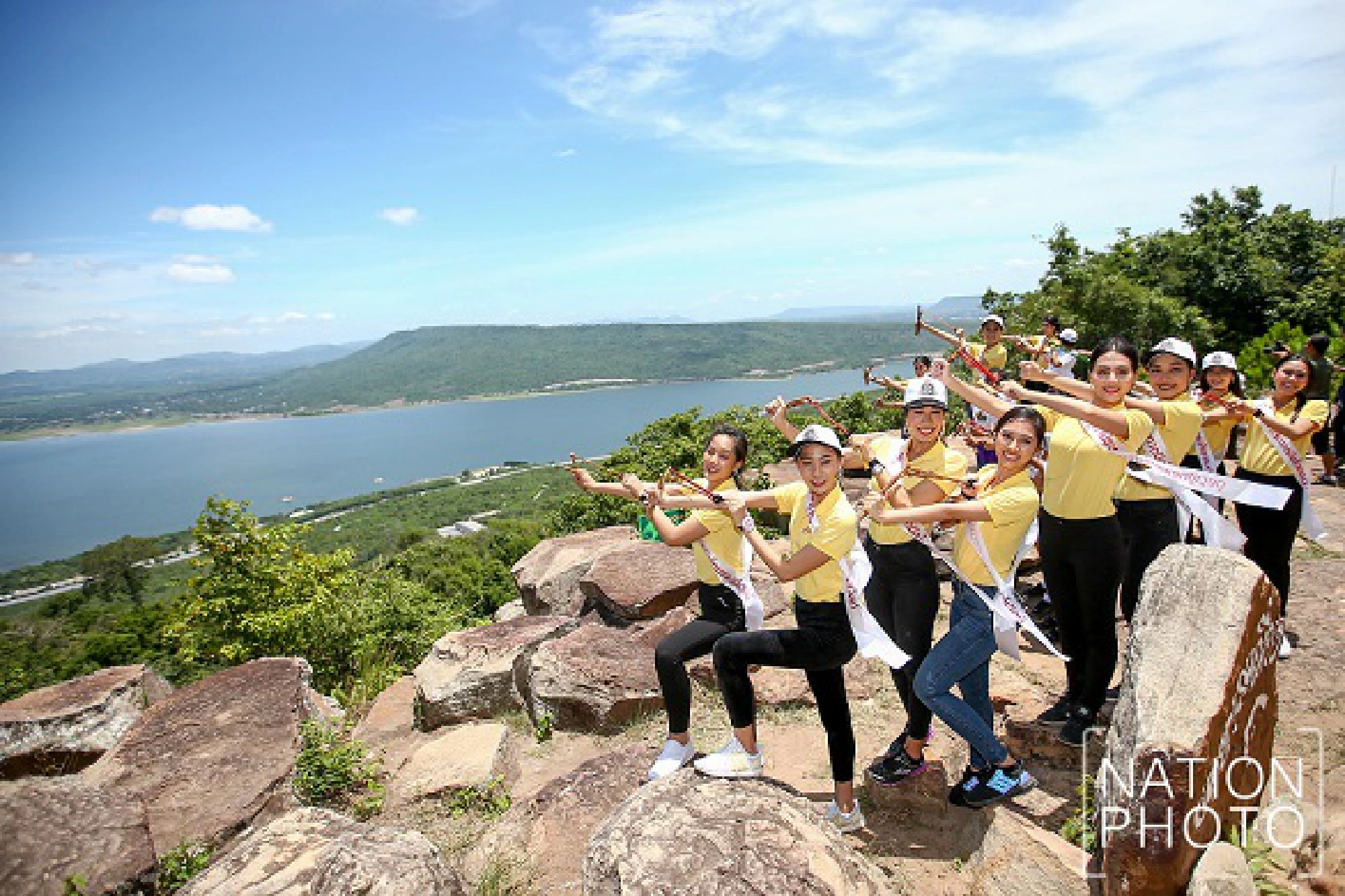 Miss Thailand contestants add beauty to beauty spots 