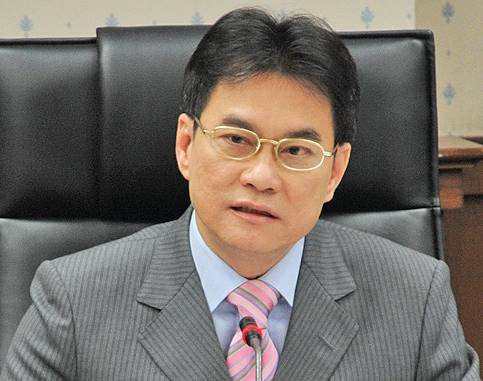 Deputy Prime Minister and Commerce Minister Jurin Laksanawisit