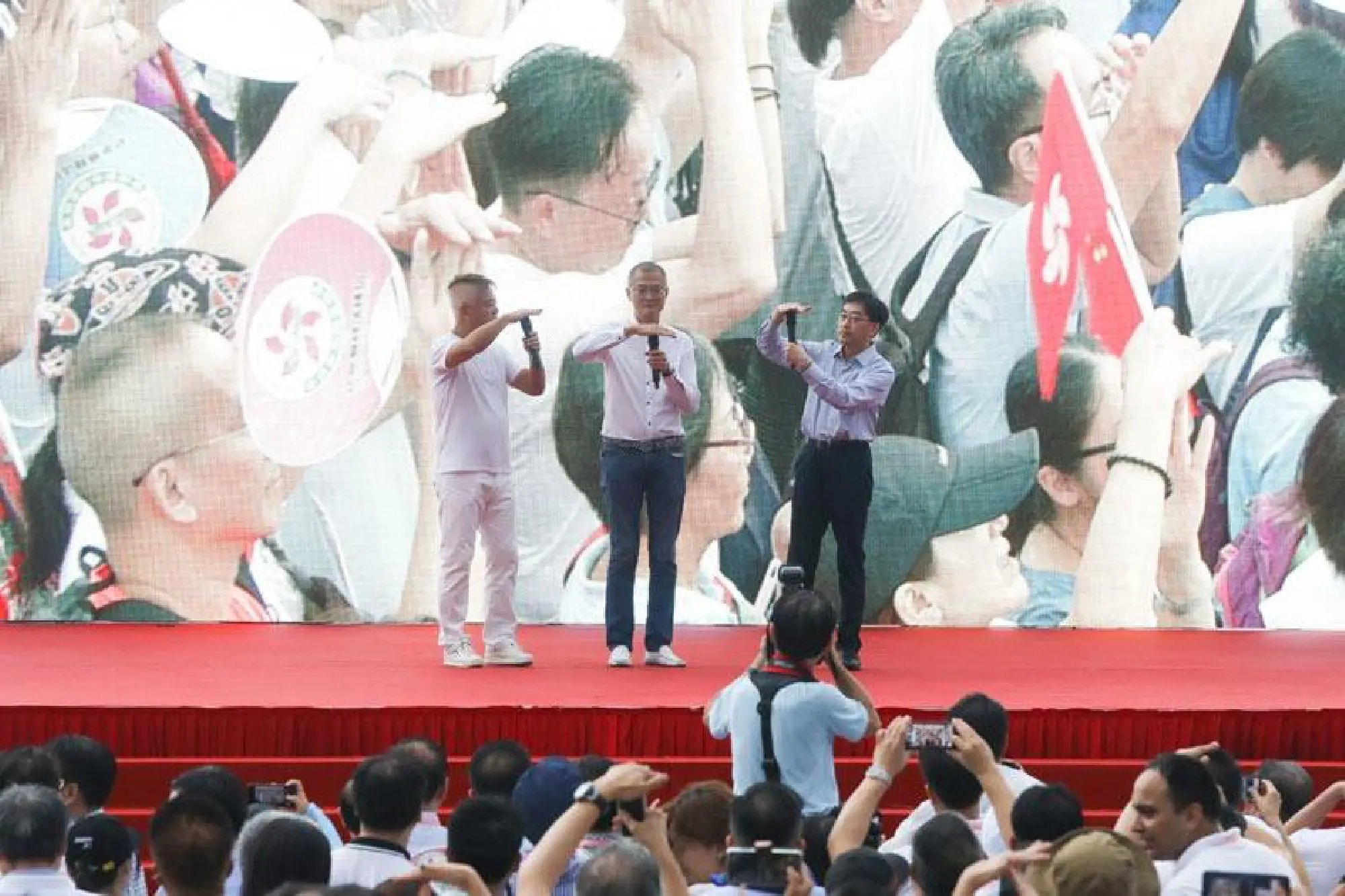 Organizers call for an end to violence during the "Safeguard Hong Kong" rally at Tamar Park, Hong Kong, July 20, 2019. / Photo by China Daily 
