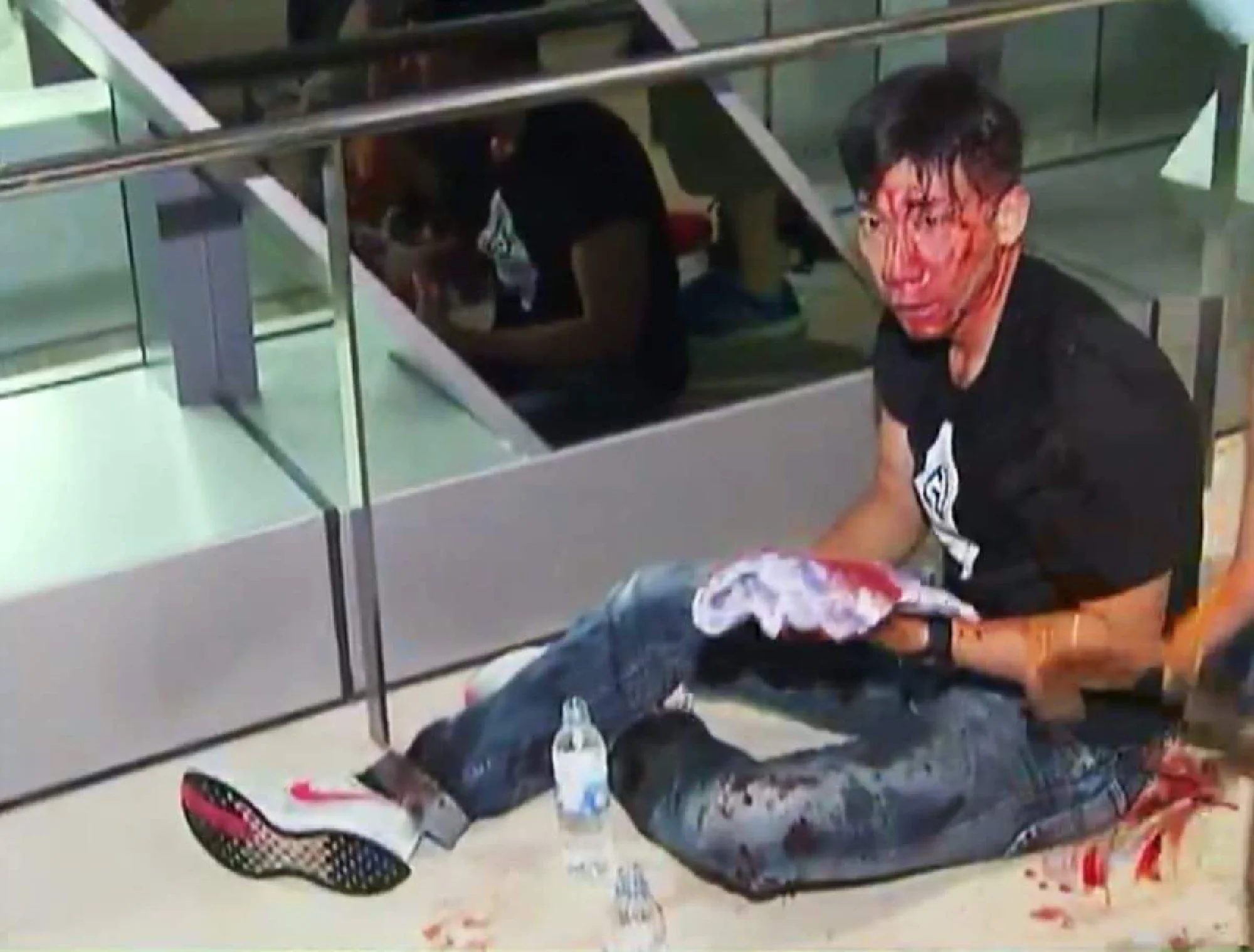 HK pro-democracy protesters beaten by white-shirted men armed with sticks