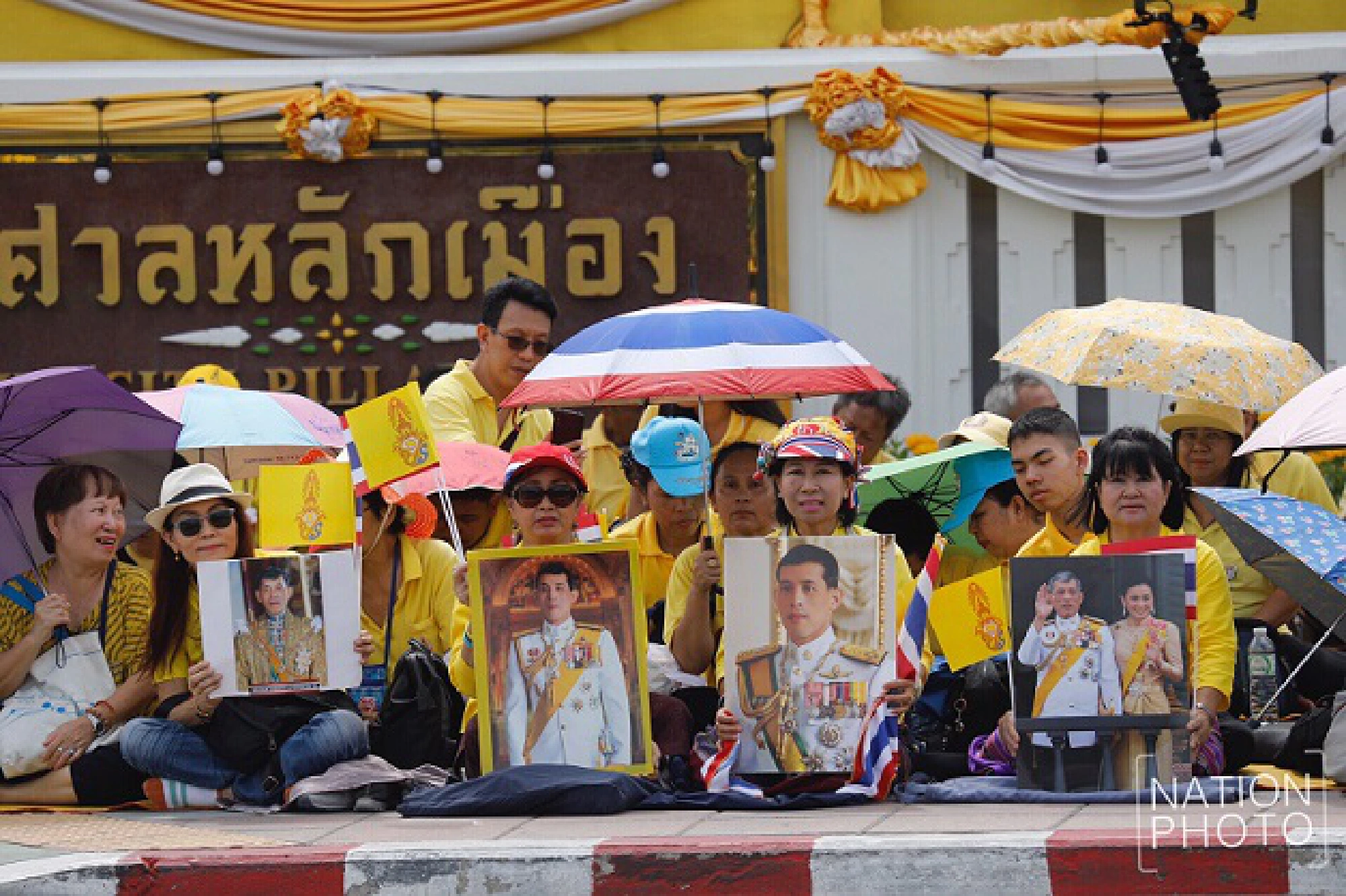 Grand Palace ringed with well-wishers