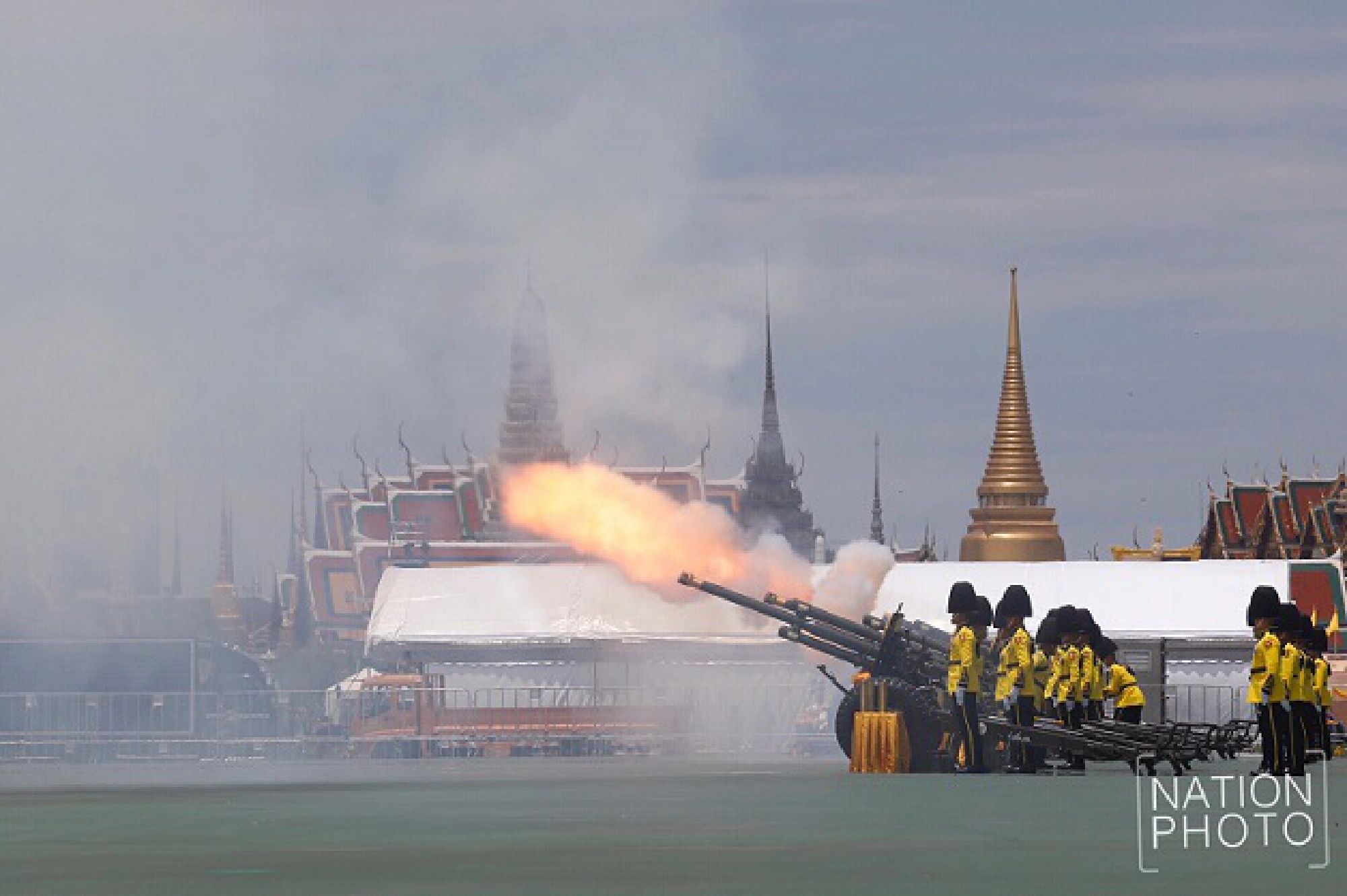 Grand Palace ringed with well-wishers