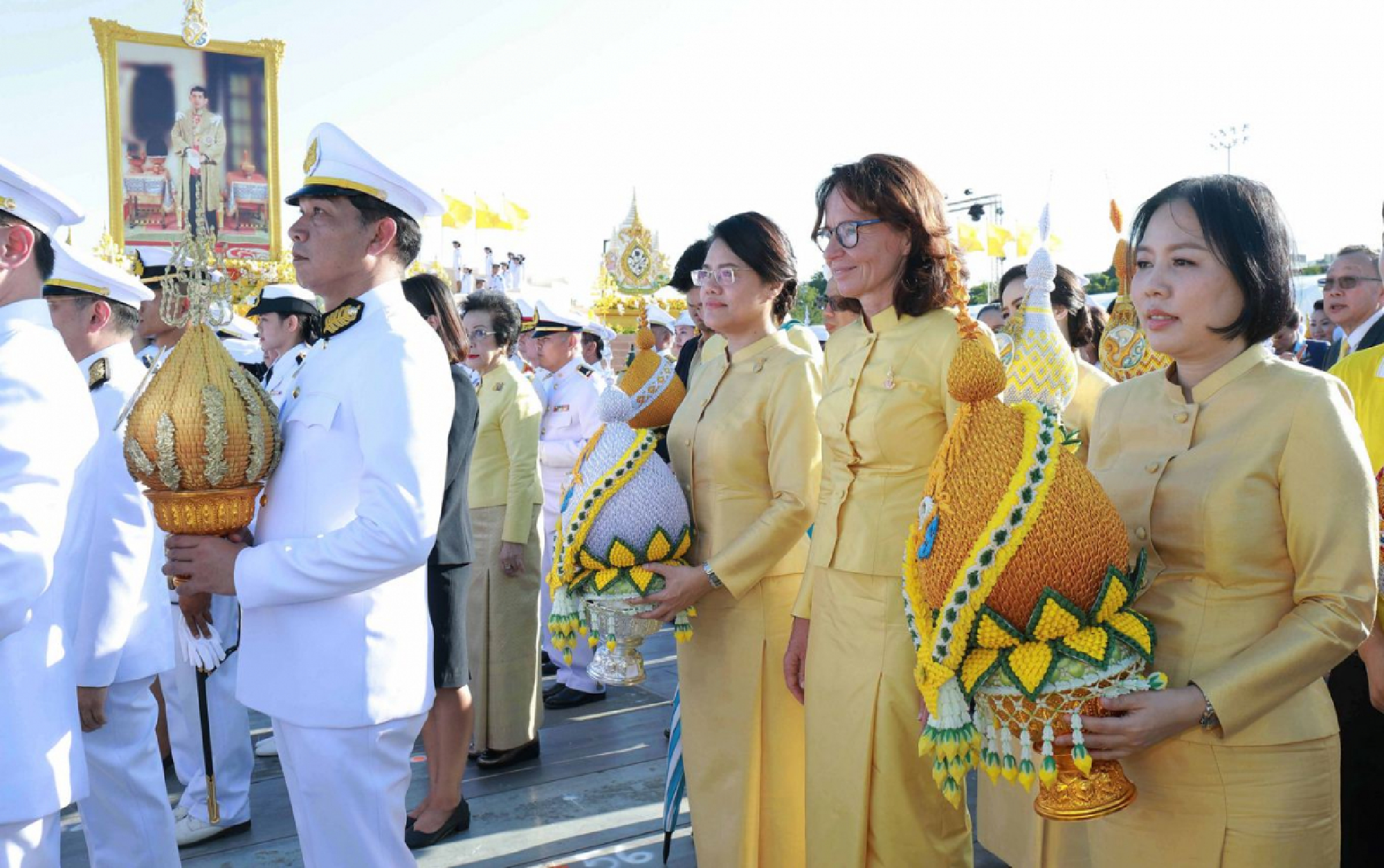 Dtac joins the country in wishing happy birthday for His Majesty