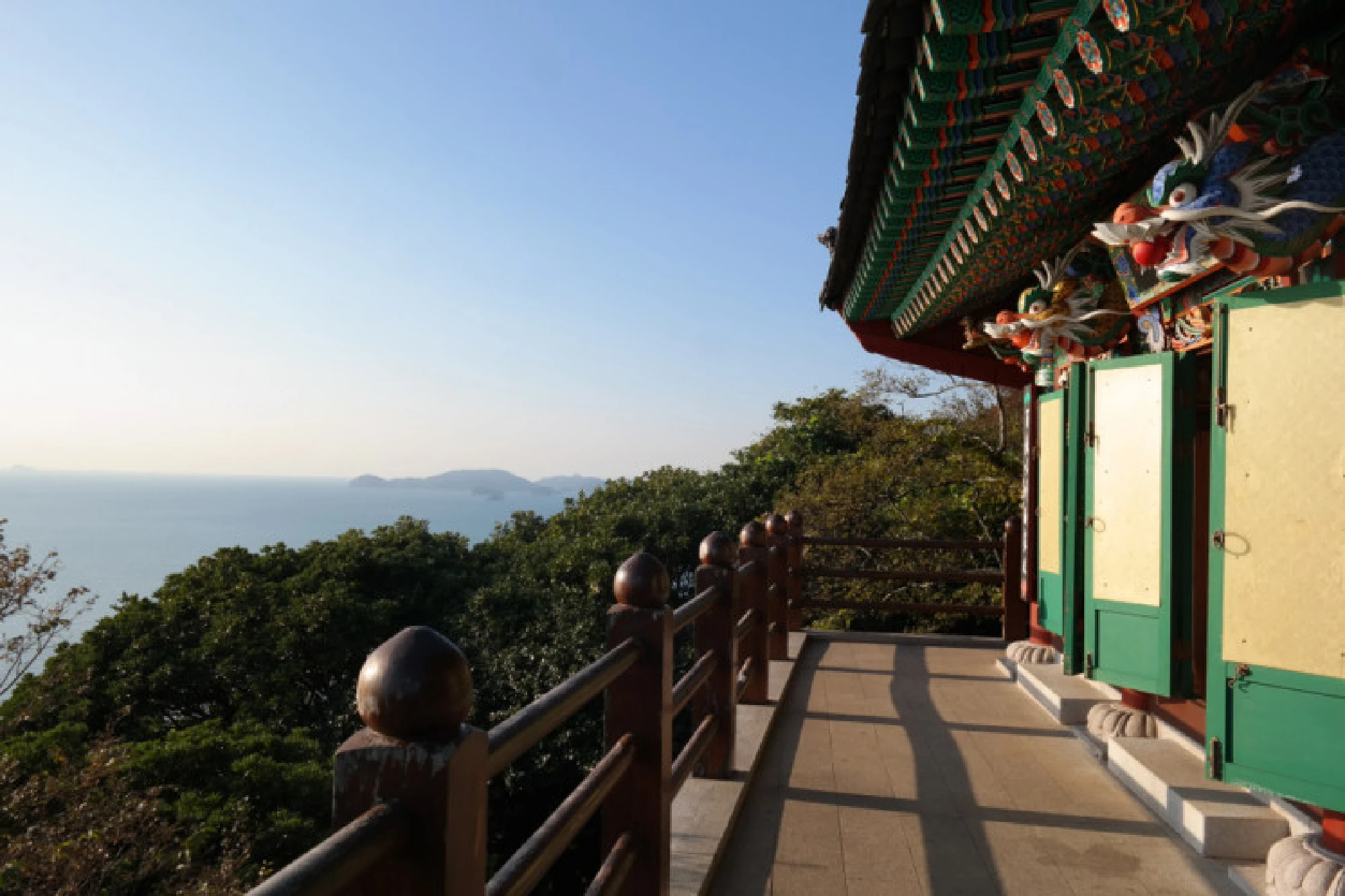  Hyangiram Buddhist temple in Yeosu, South Jeolla province, South Korea. (Shutterstock/ALNET)