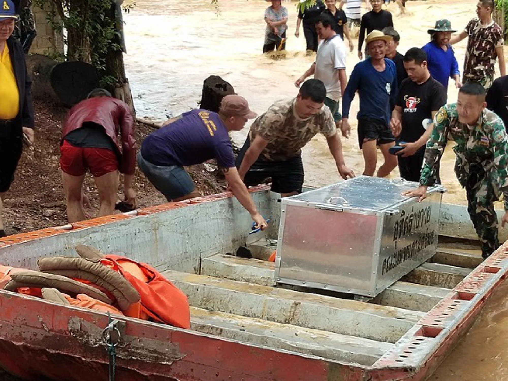Village homes, farmlands in Phayao inundated with floodwaters