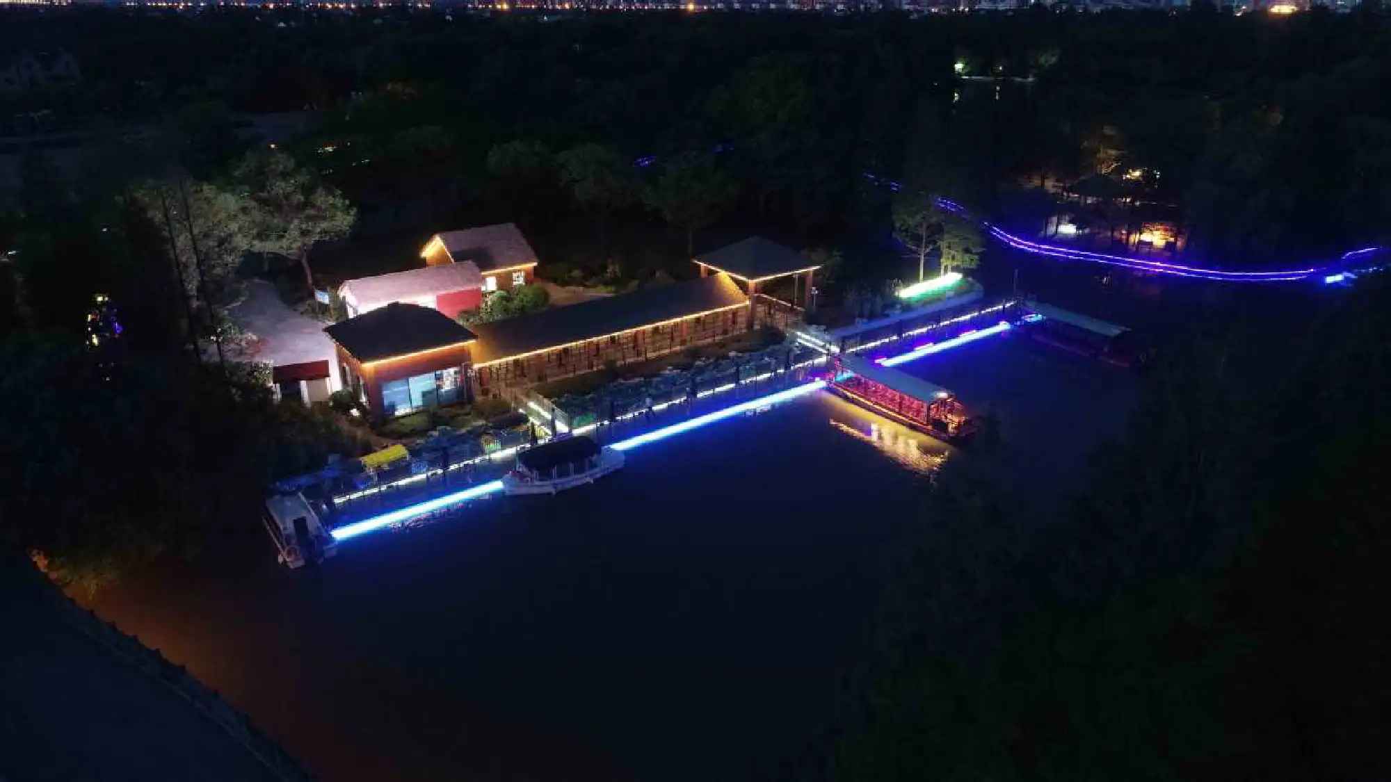 Night view of the wild animal park. [Photo provided to chinadaily.com.cn]