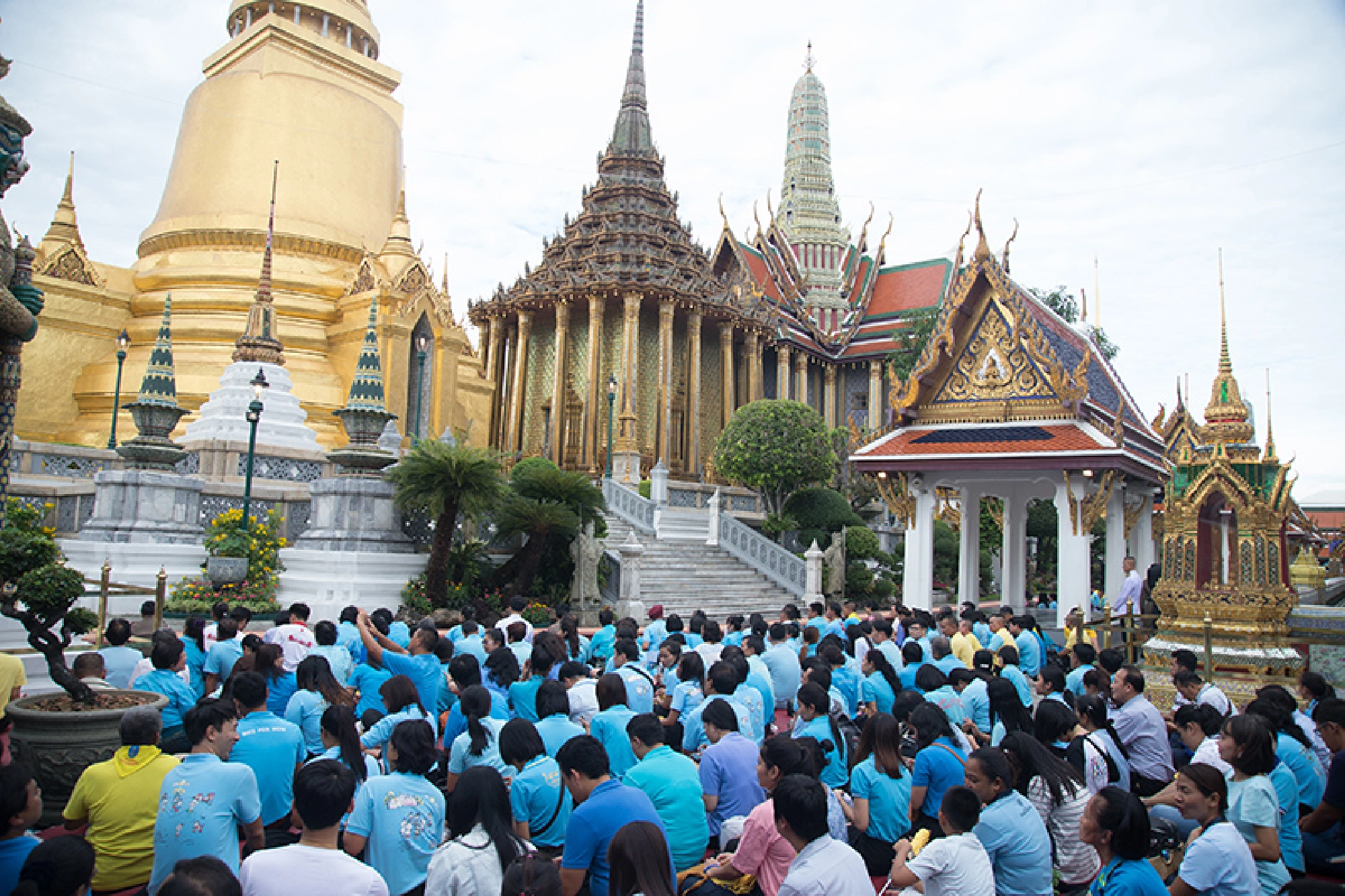 Their Majesties the King and Queen arrived at the Temple of the Emerald Buddha