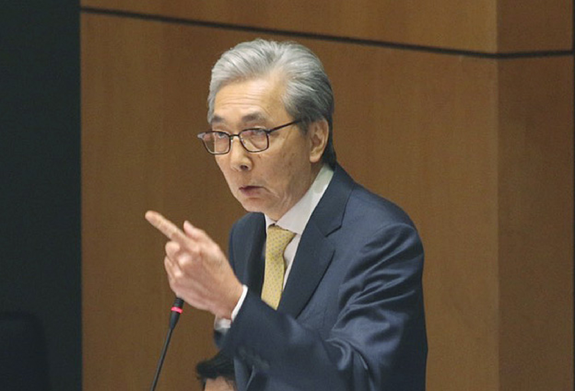 Cabinet on guard amid economic worries