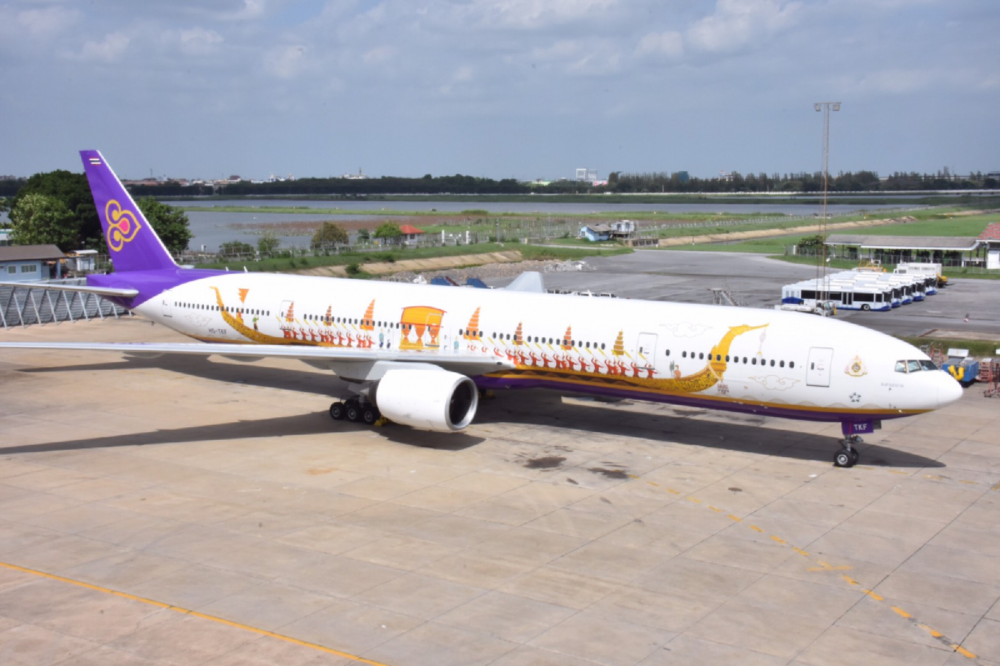 THAI commemorates coronation with royal barge livery on aircraft