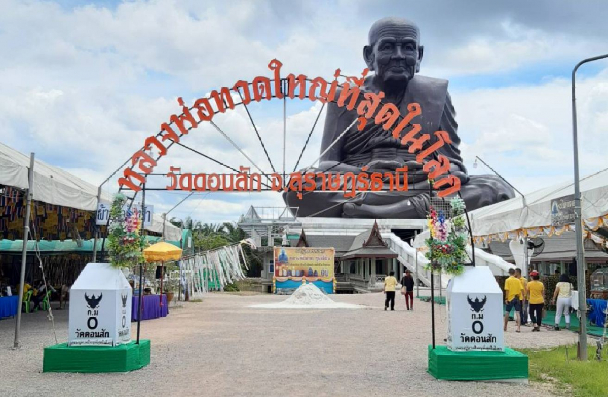 Statue of Luang Pu Thuad nearing completion: abbot (See gallery)
