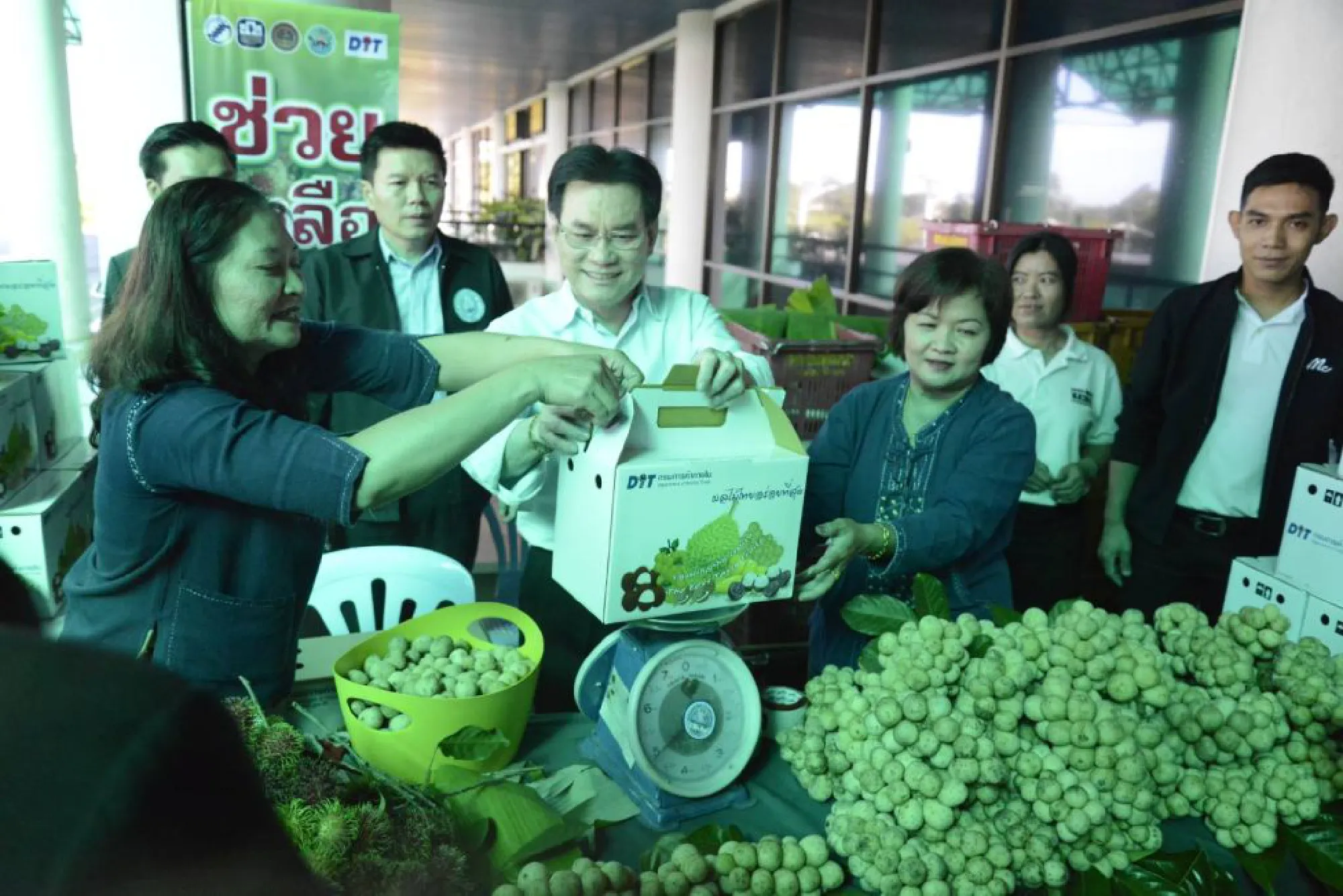 More fruit flying for free