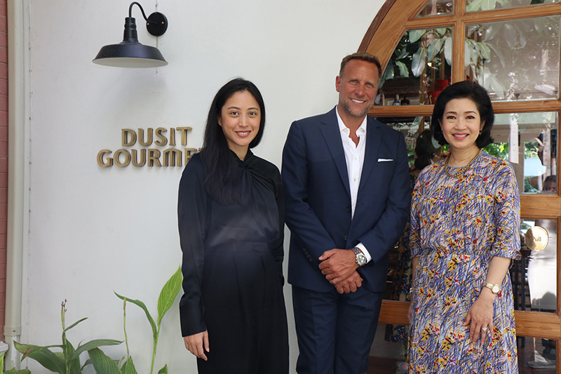 (From left) Natapa Sriyuksiri, Jean-Michel Dixte and Vipada Donavanik