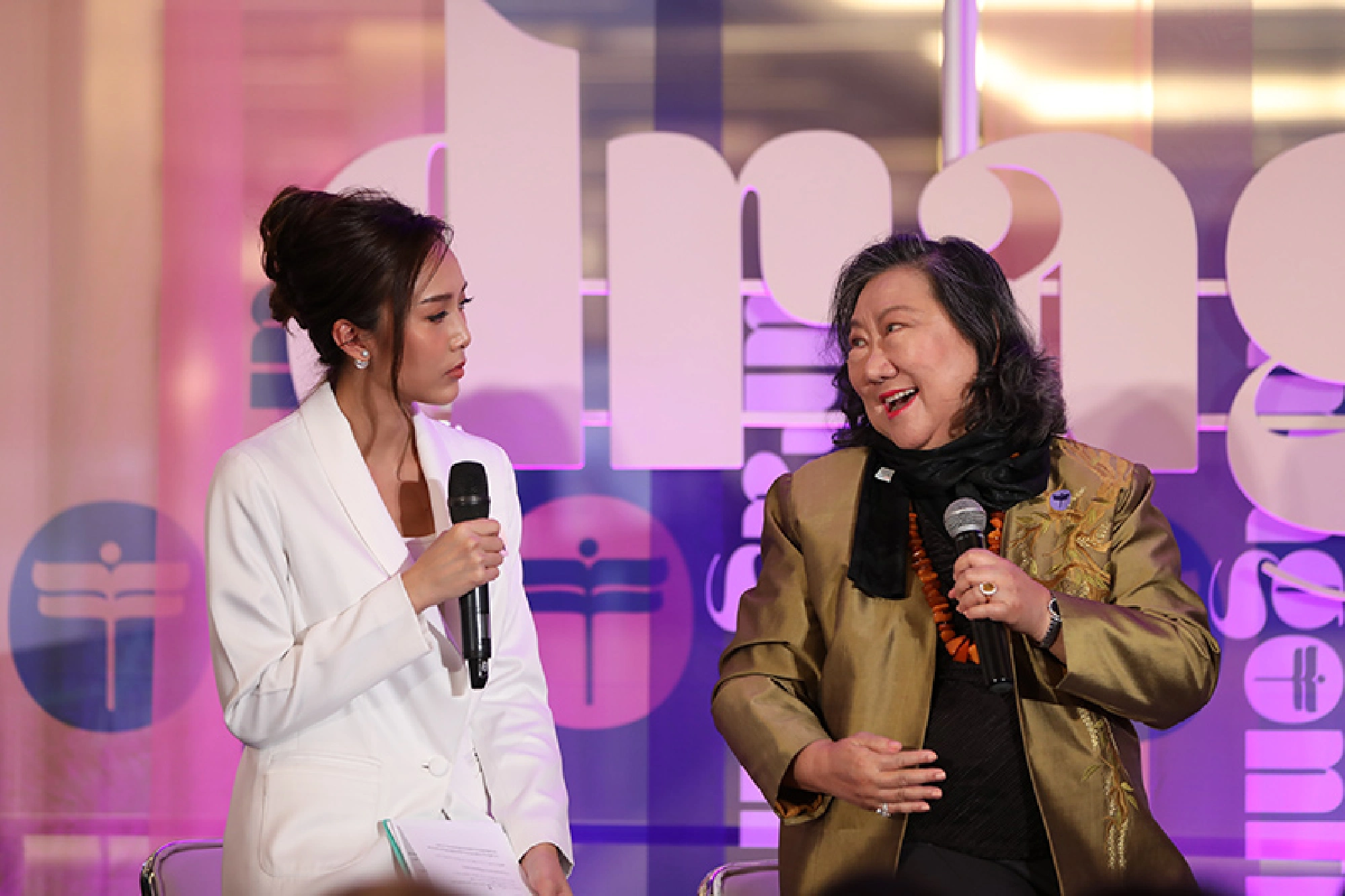 Dragonfly buzzes into Bangkok