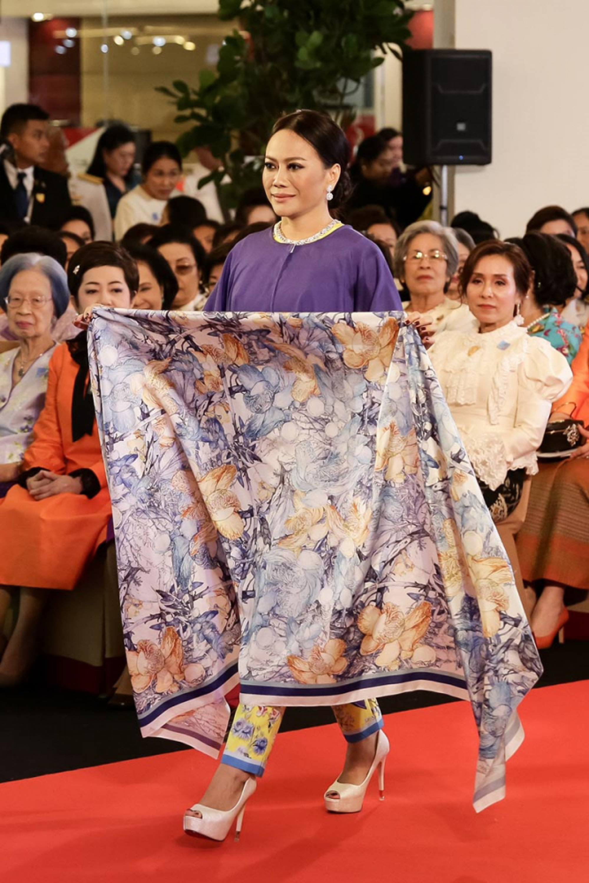 Sai Jai Thai Week opens with over 2,000 elaborate, colourful hand-crafted items on sale