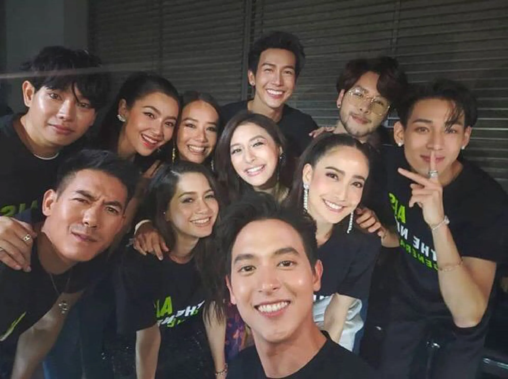 Triple wow! BlackPink's Lisa, Got7’s BamBam and Peck Palitchoke share the stage