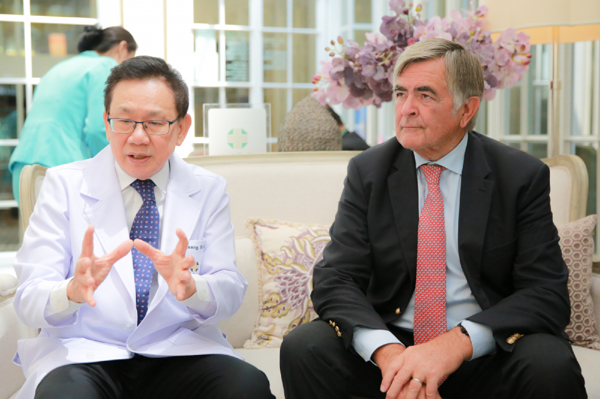 Dr Boonsaeng Wutthiphan, left, an obstetrician-gynecologist at Samitivej Sukhumvit Hospital and  Dr Jacques Donnez, a professor at the Catholic University of Louvain, Belgium and a highly respected gynaecologist