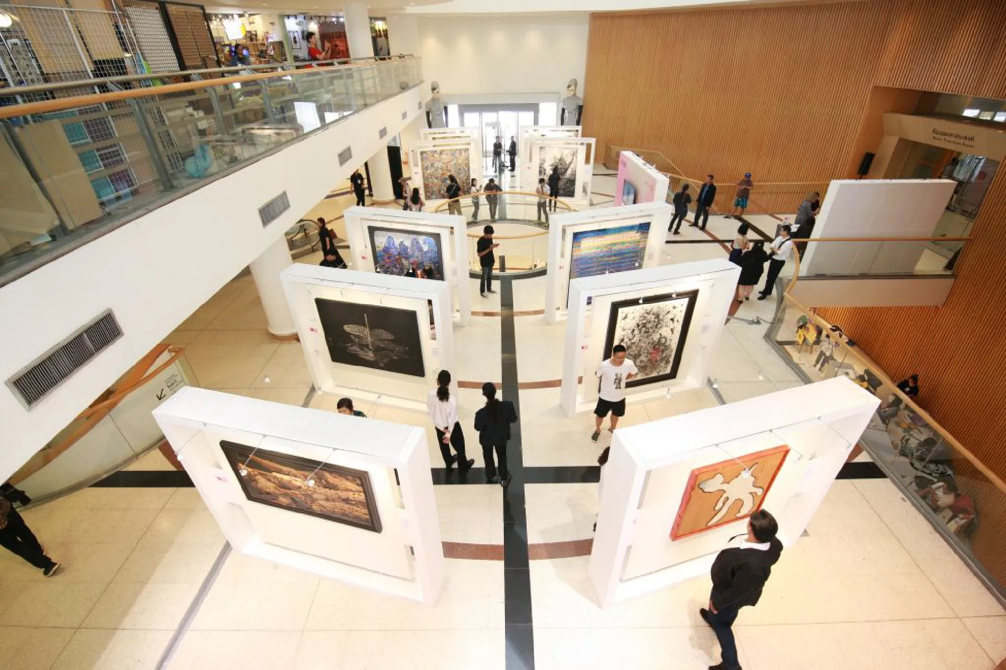 UOB Thai honours winners of annual painting competition 