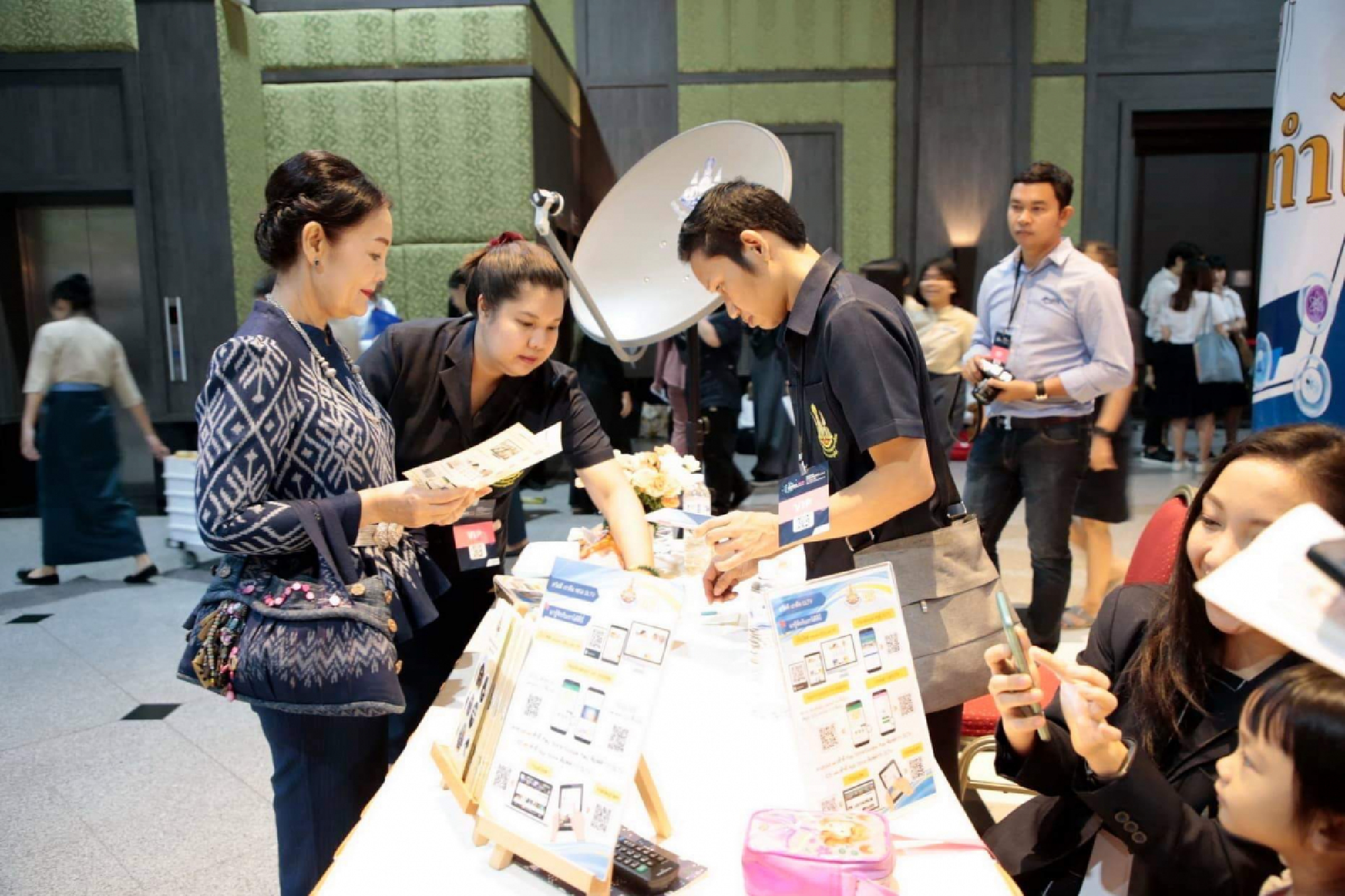 Learning by communicating