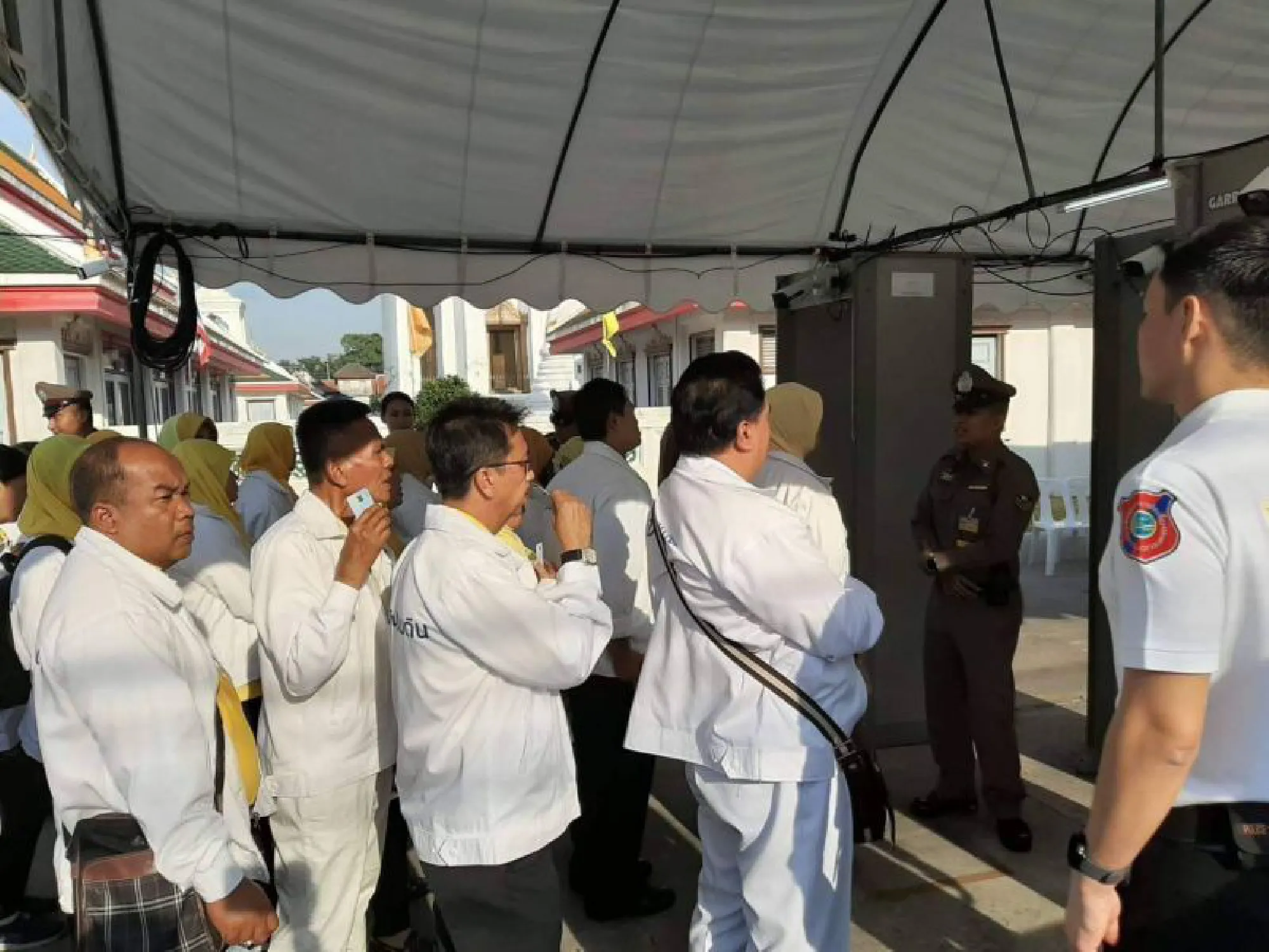 Public readies for royal barge procession