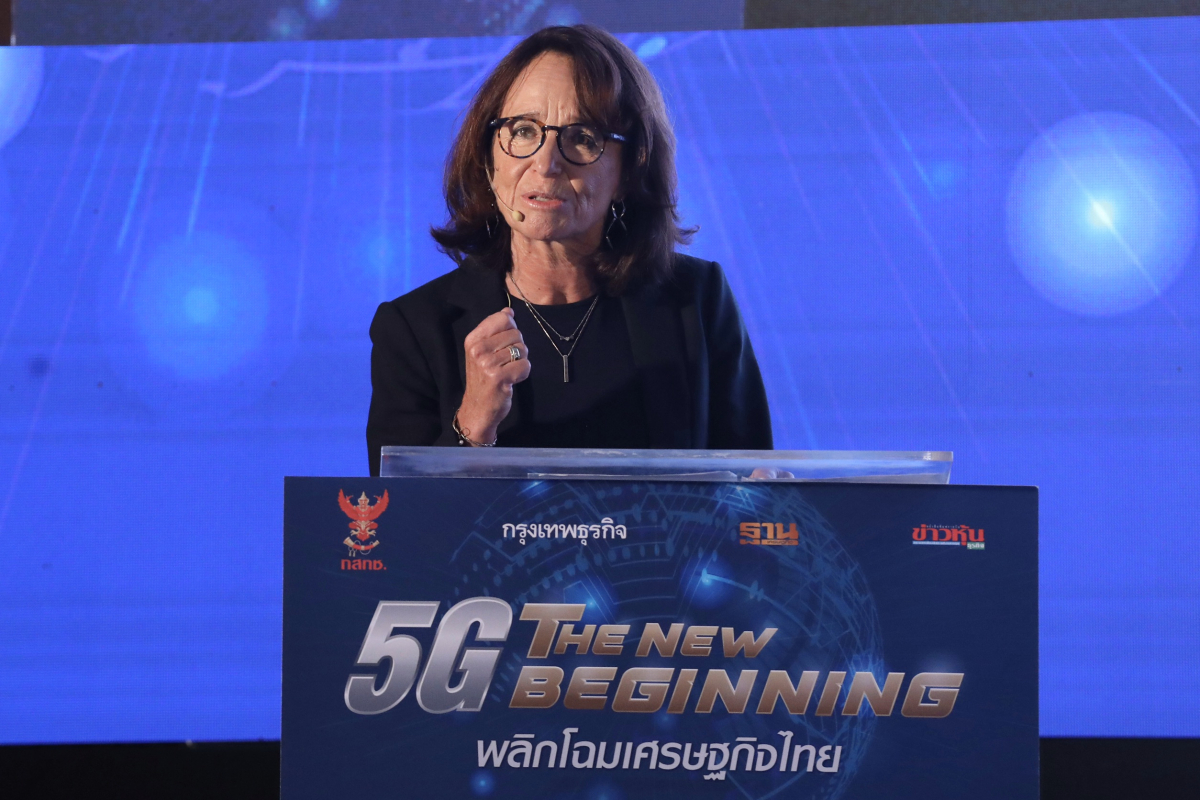 Total Access Communication, Alexandra Reich 