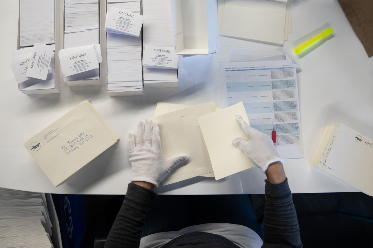 Darleen Douglas stuffs envelopes for mailing on Nov. 5. MUST CREDIT: Photo for The Washington Post by Davis Winborne
